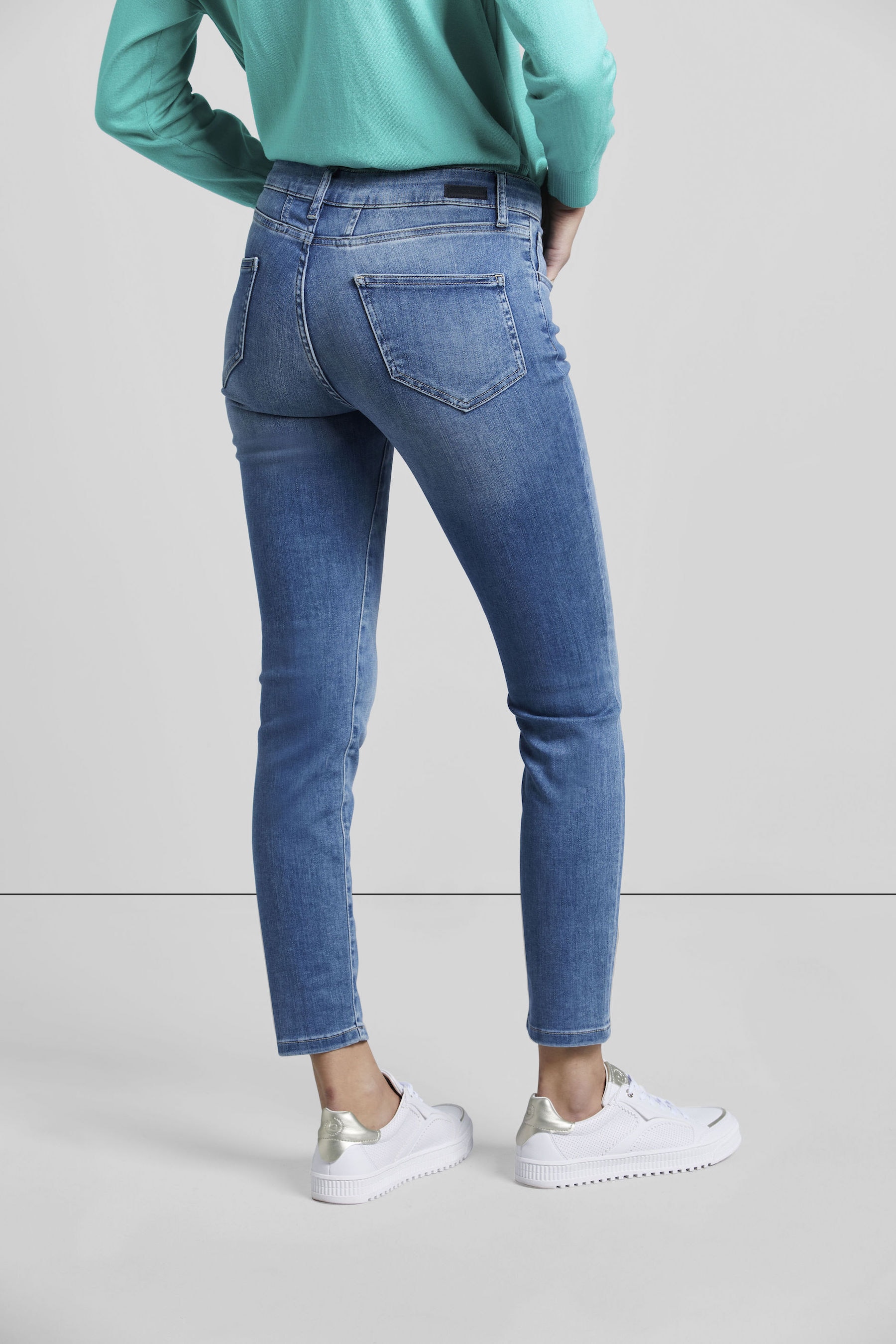 bugatti 5-Pocket-Jeans »Basic Essential« mit Flexcity-Stretch