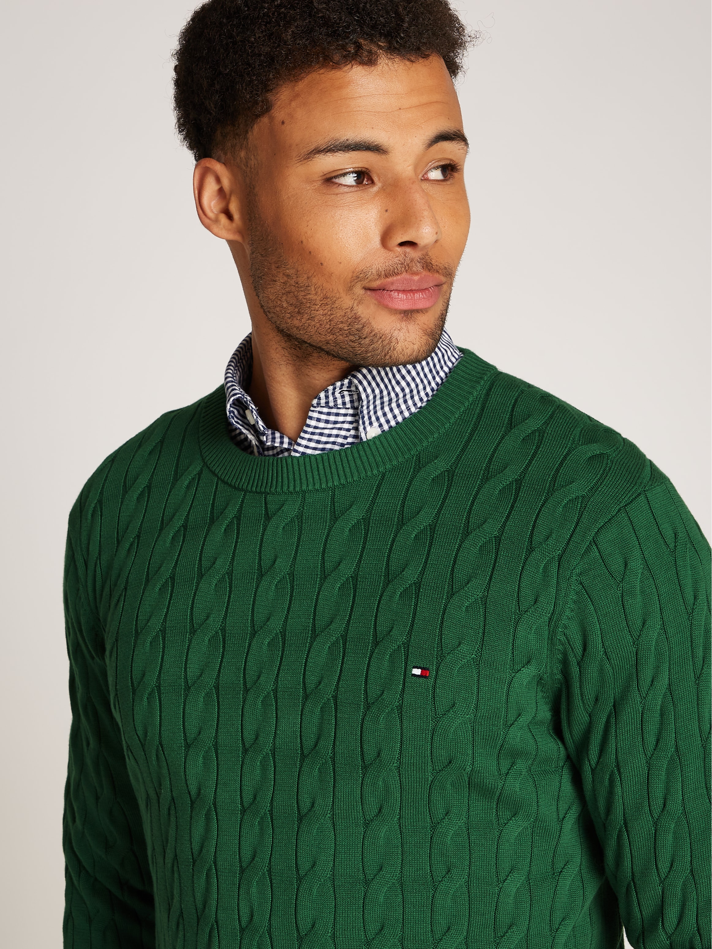 Tommy Hilfiger Strickpullover »CLASSIC CABLE CREW NECK mit Strukturstrick und Flaglabel«, unifarben, casual, regular fit, Baumwolle, Rundhals