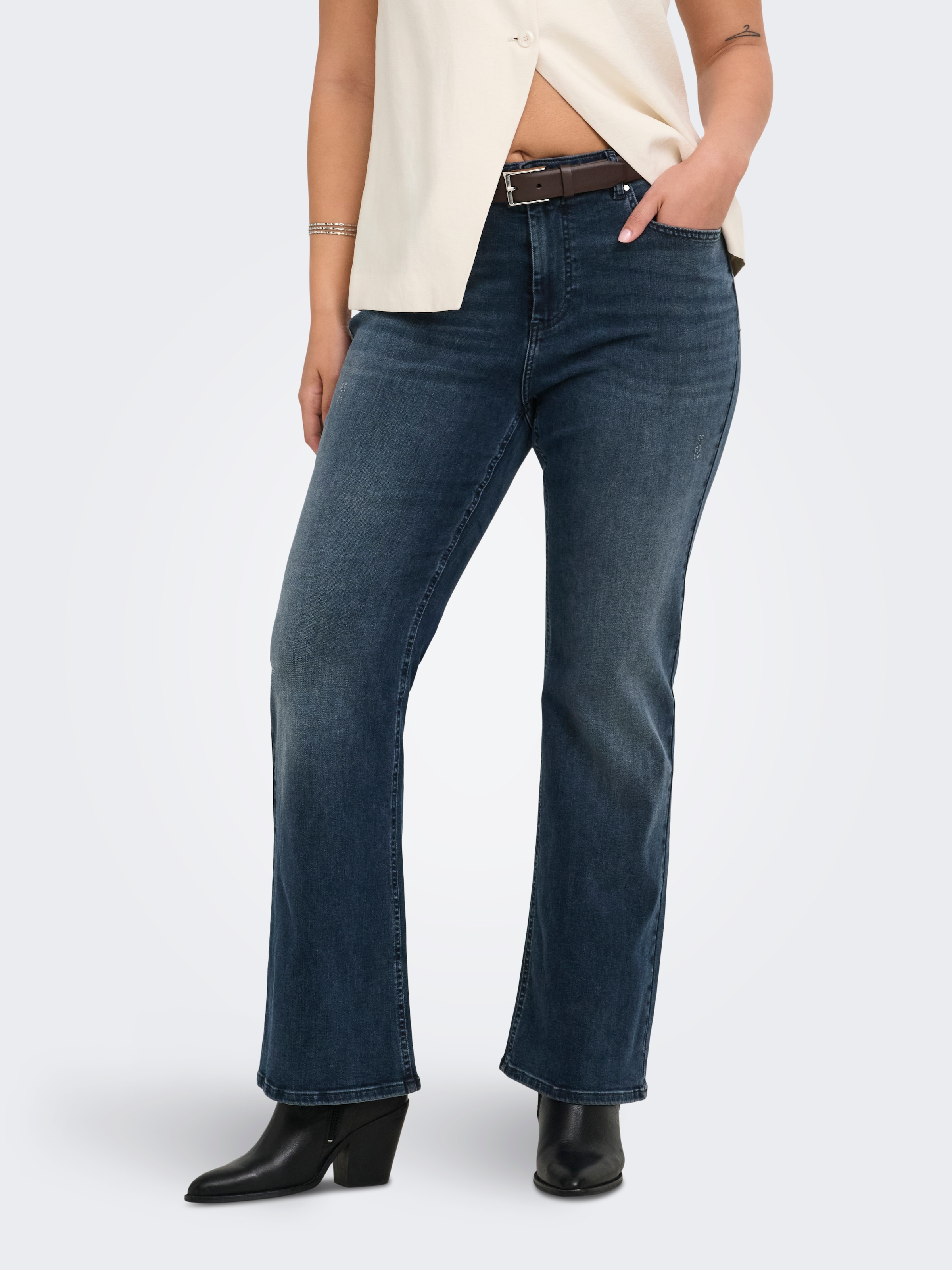 Image of ONLY CARMAKOMA Bootcut-Jeans "CARWILLY HW FLARED DNM REA409 NOOS" Baumwollmischung, bootcut fit, High Waist