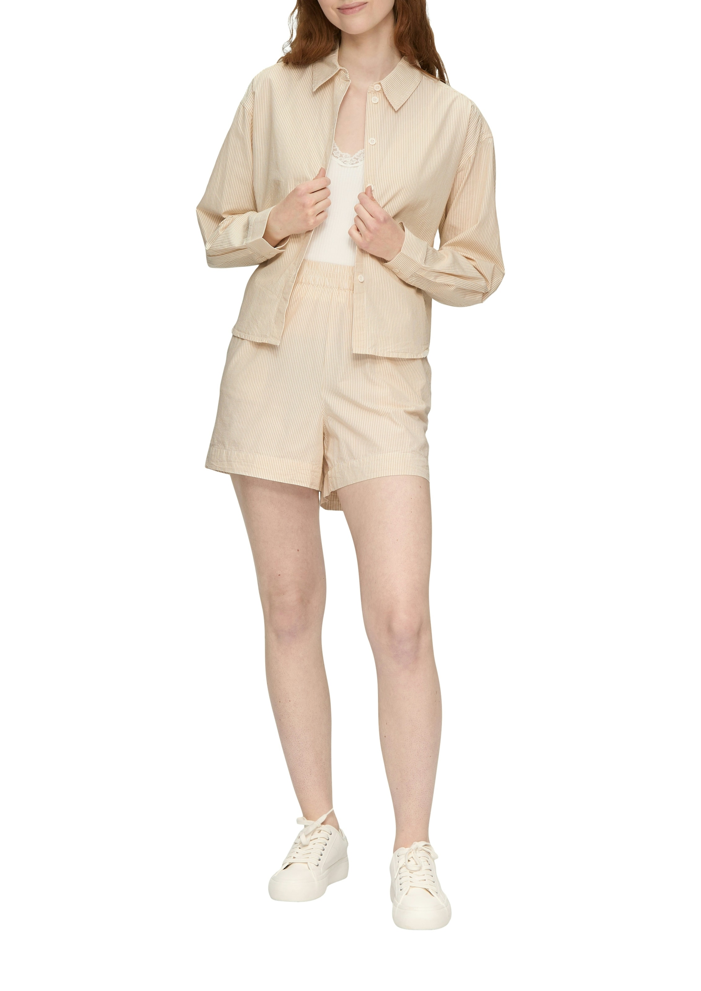 QS Shorts  Sommerhose mit feinem Streifenmuster