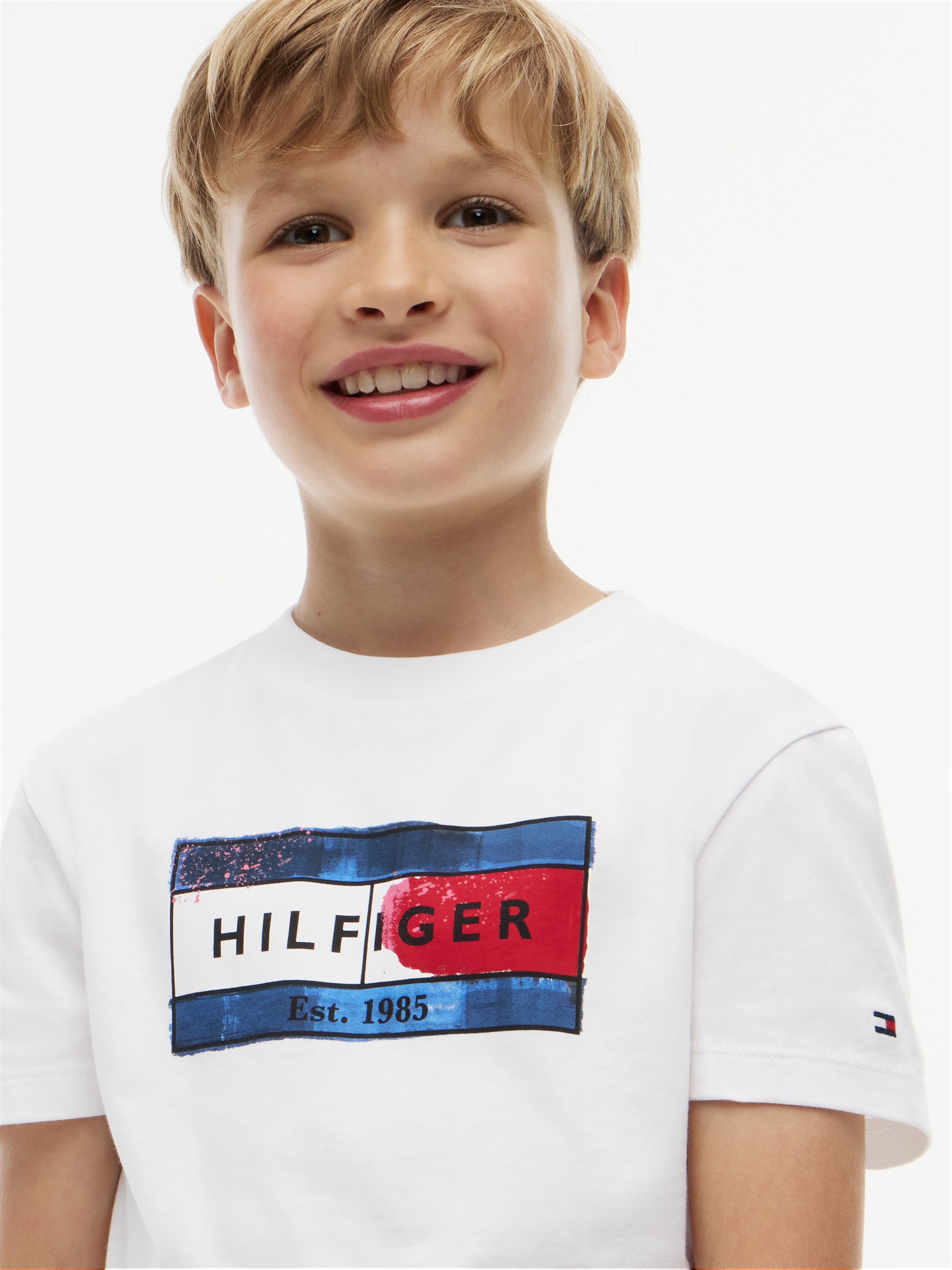 Tommy Hilfiger T-shirt »HILFIGER FLAG GRAPHIC TEE« Encolure ronde, coupe régulière, enfants jusqu'à 16 ans