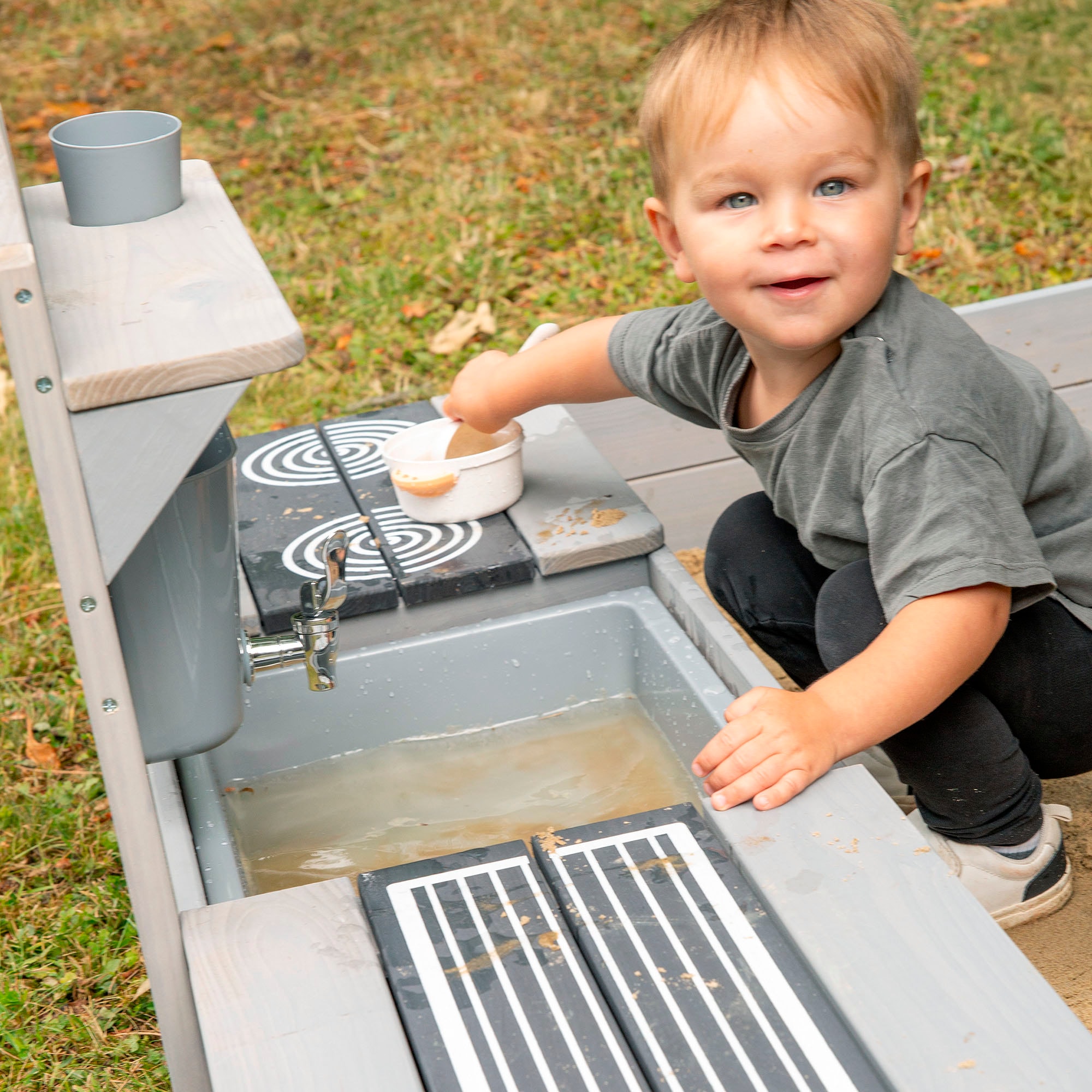 roba® Sandkasten »117 x 118 x 54 cm, mit Matschküche, grau« FSC® - schützt Wald