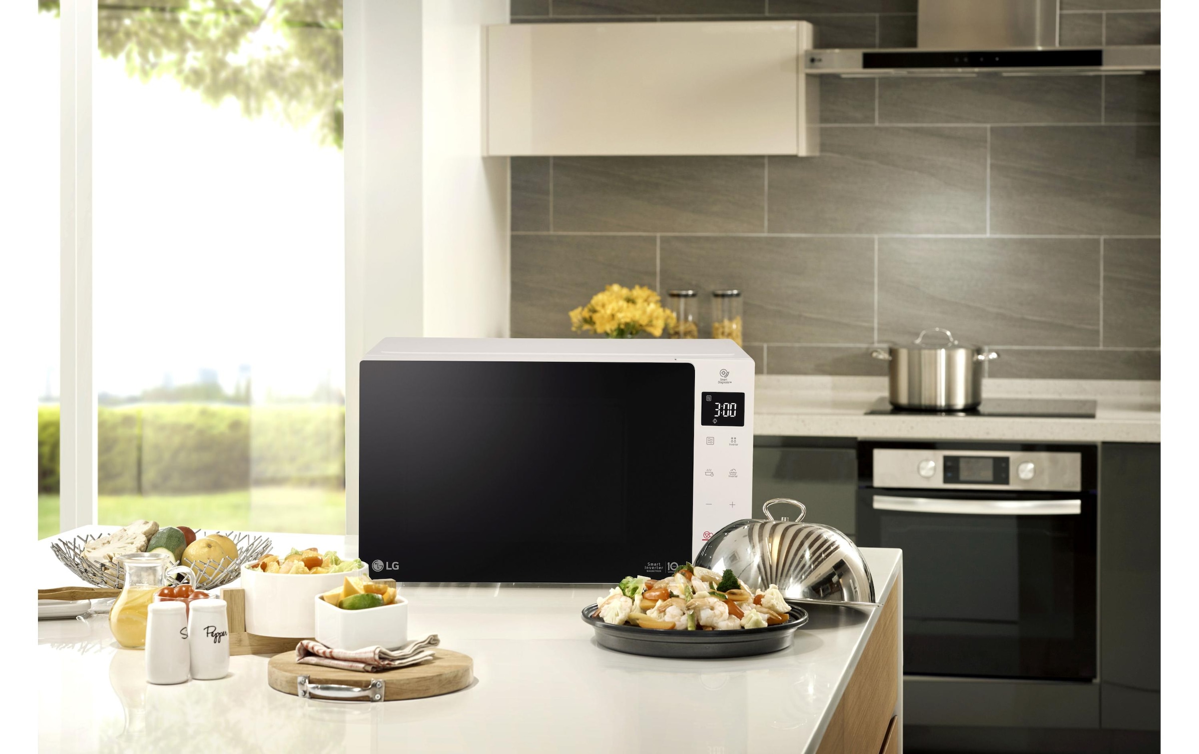 LG Mikrowelle »NeoChef MS23NECBW Weiss«, 1000 W