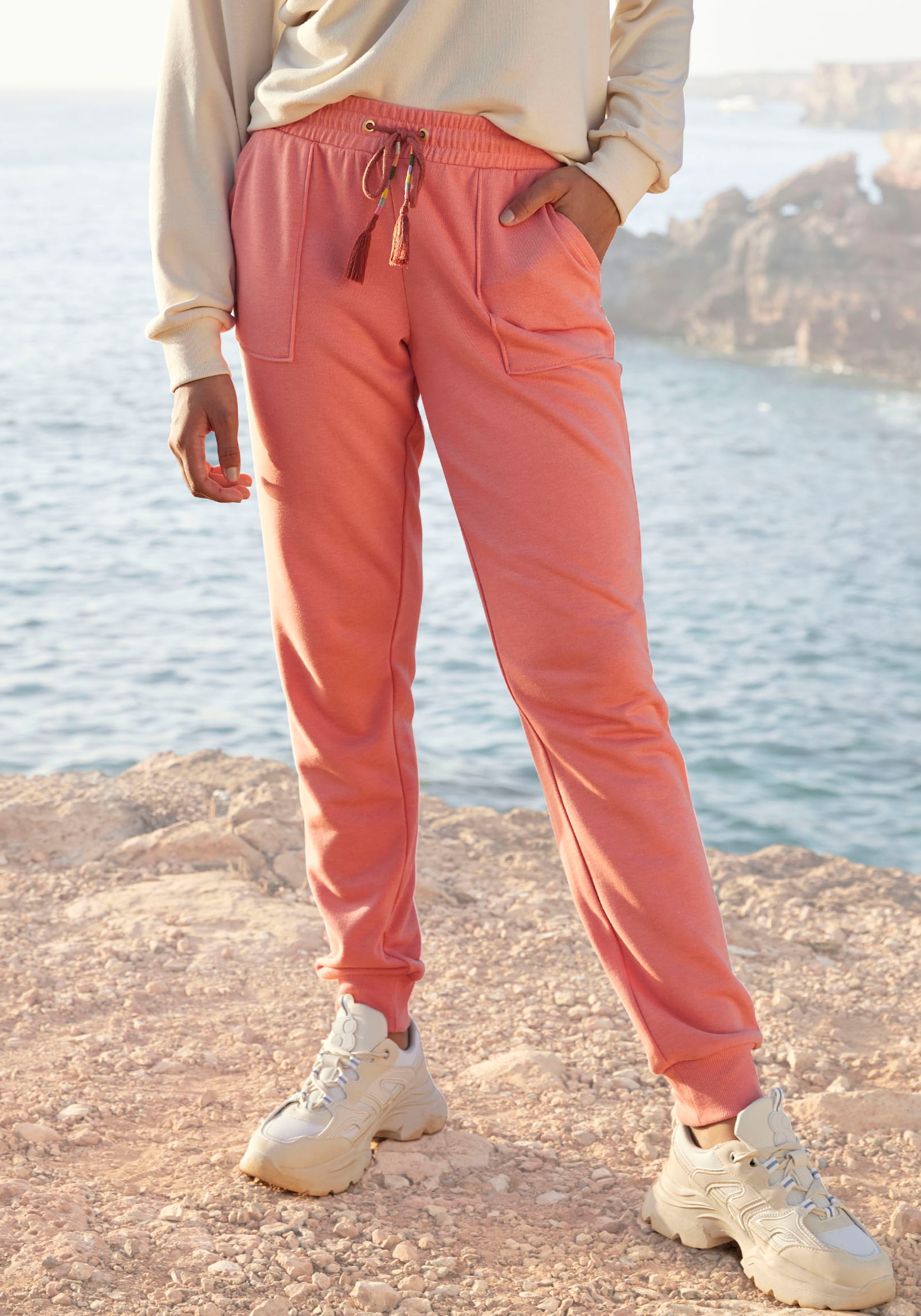 Image of Vivance Sweathose Relaxhose, Loungehose mit aufgesetzten Taschen, Loungewear