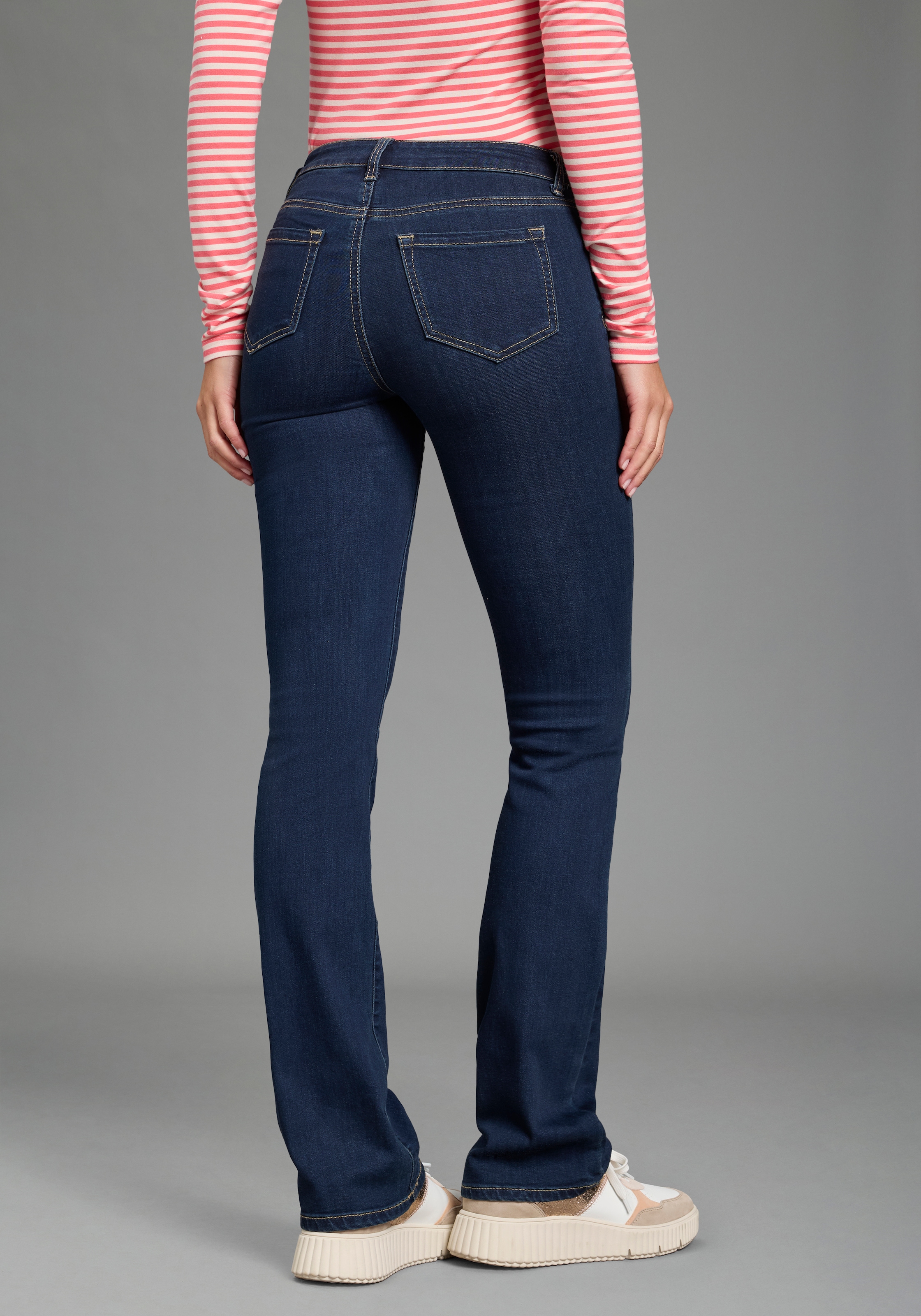 Arizona Jeans bootcut »Ultra-Stretch« coupe normale, baby bootcut, lavage effet usé