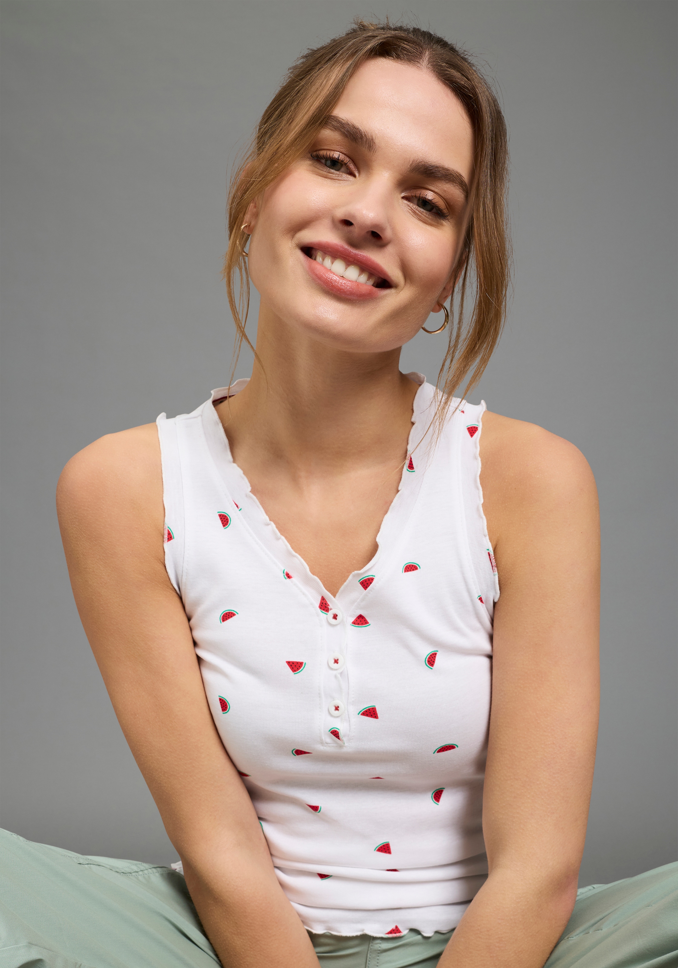 KangaROOS Shirttop mit Melonendruck, V-Ausschnitt und Knopfleiste, ärmellos, figurbetont