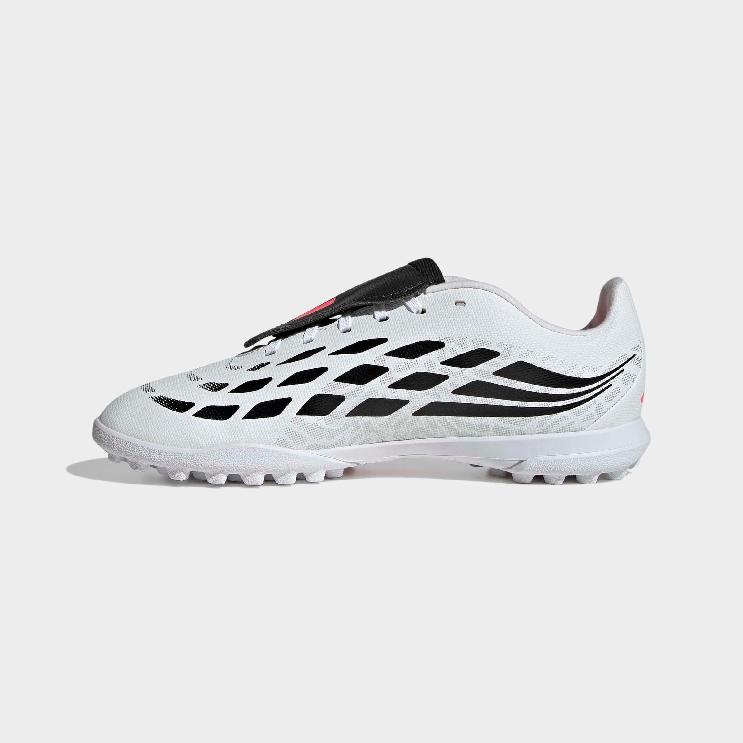 adidas Performance Chaussure de football »PREDATOR CLUB KIDS , HYBRIDRASEN, UMSCHLAGBARE ZUNGE«  pour enfants et adolescents
