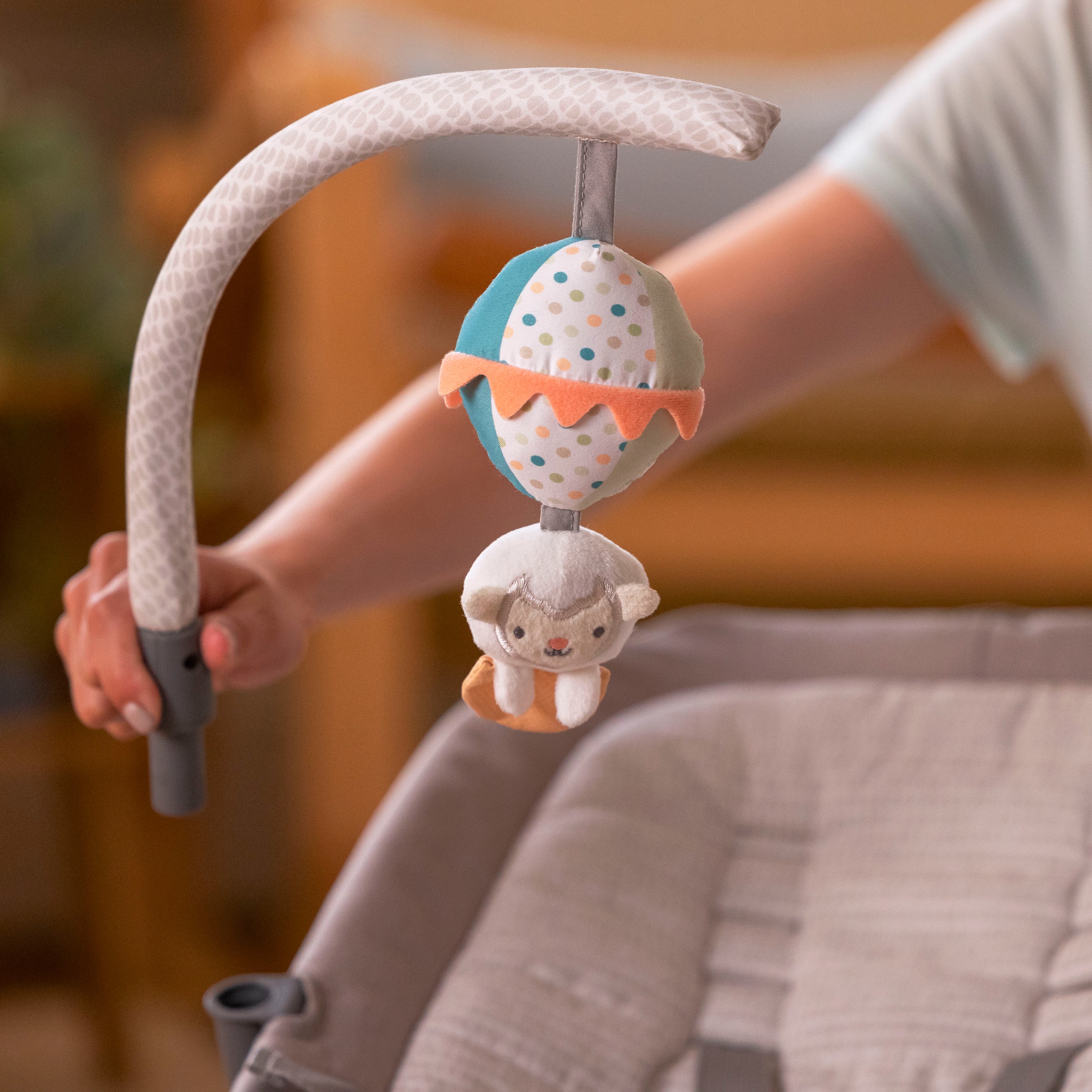 ingenuity Babywippe »Keep InMotion Automatic Rocking Seat - Soulful Skies« mit Sound-Effekt