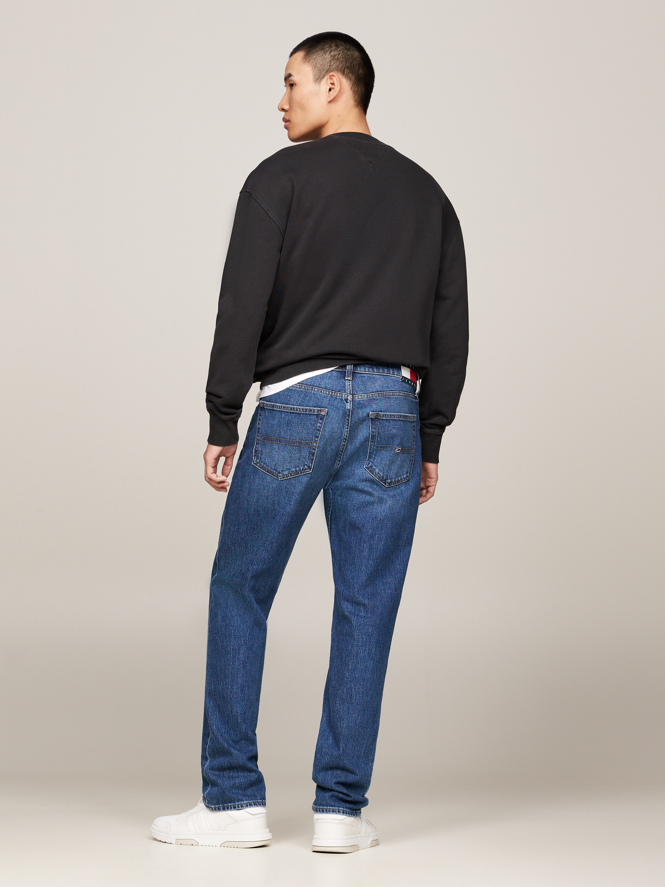 Tommy Jeans Regular-fit-Jeans »RYAN RGLR STRGHT«, mit Logoprägung