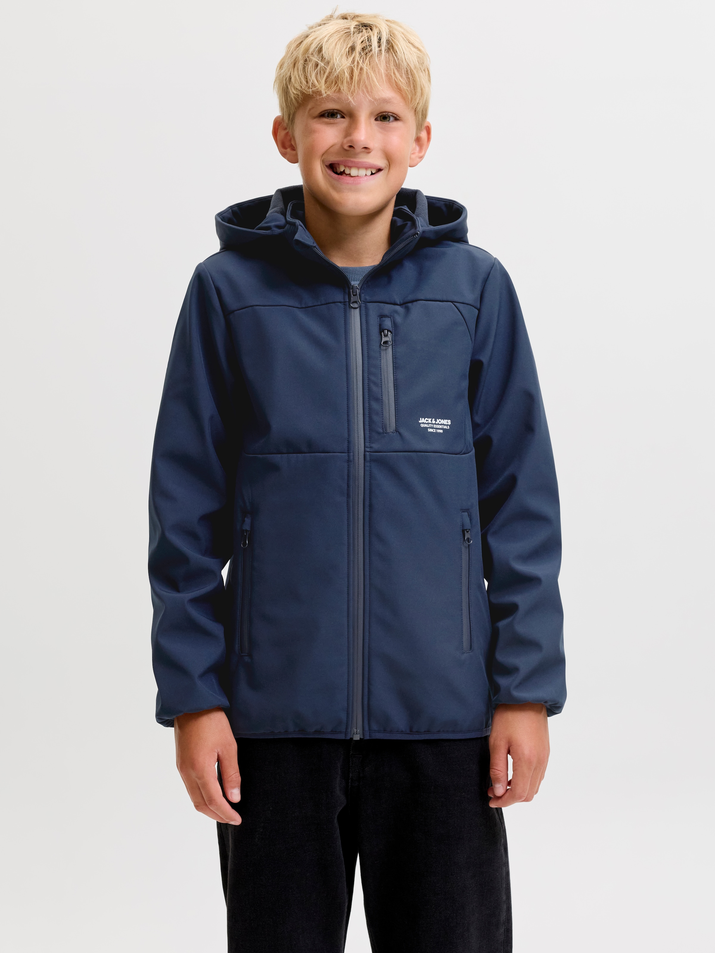 Jack & Jones Junior Veste softshell »JJTHEO wasserabweisend und pflegeleicht für Alltag« avec capuche Polyester, coupe régulière