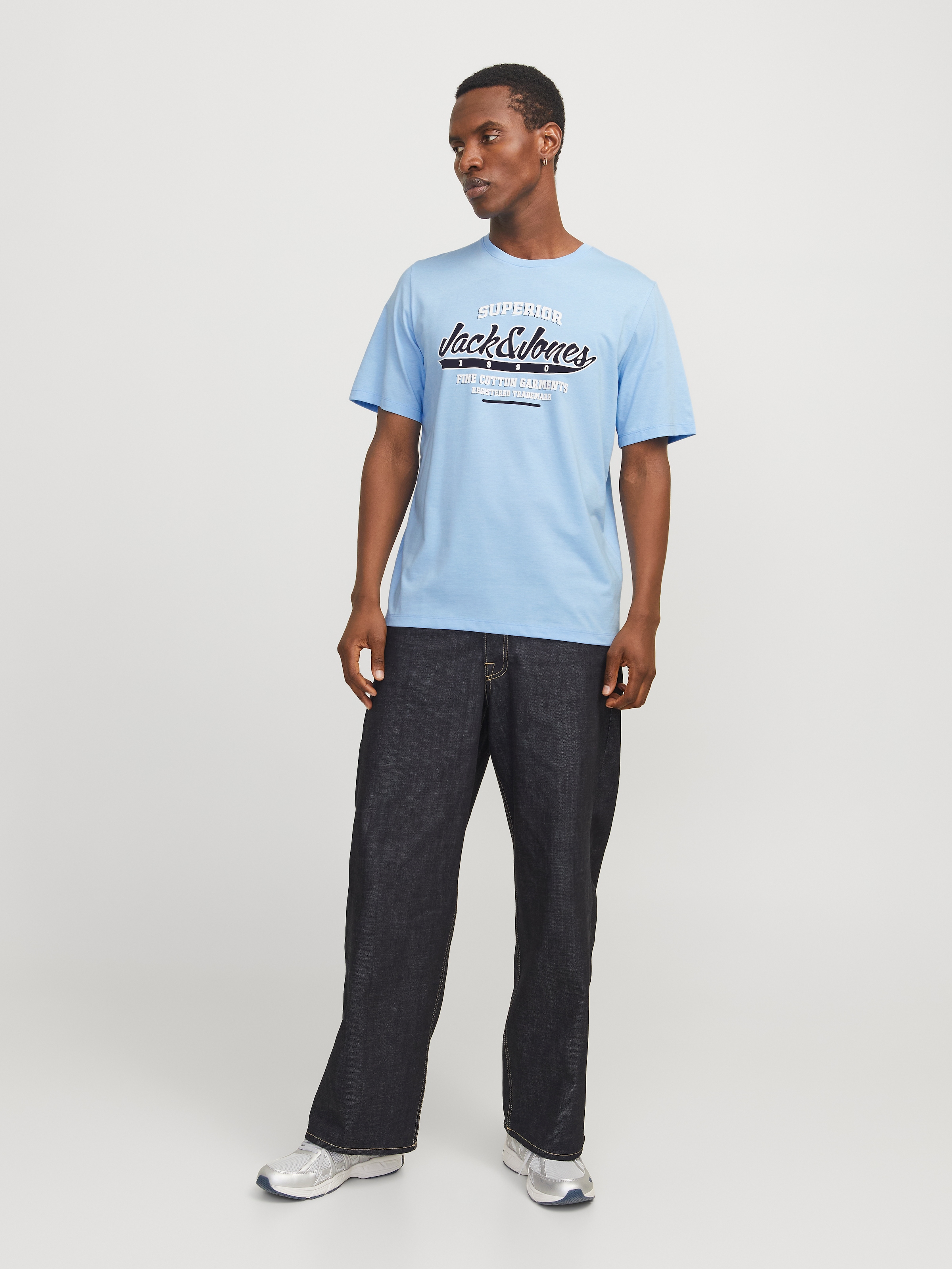 Jack & Jones Rundhalsshirt »JJELOGO TEE SS O-NECK 2 COL SS25 SN«, mit Logo Print
