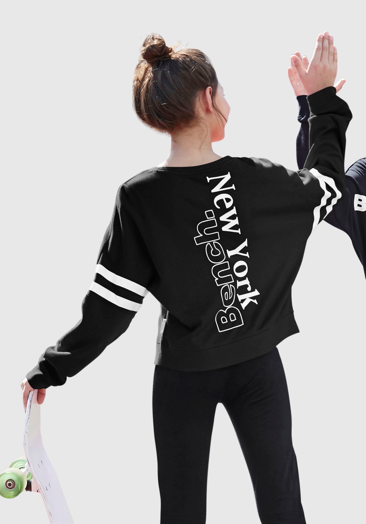 Image of Bench. Fledermausshirt, mit grossem Print und Fledermausärmeln bei Ackermann Versand Schweiz