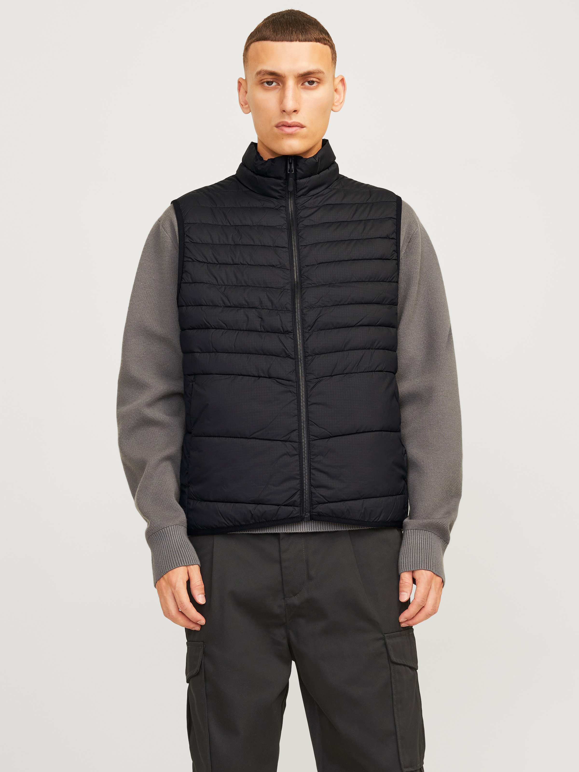 Image of Jack & Jones Steppweste "JJESTATE Praktische Weste mit Beutel, ideal für unterwegs" unifarben, modisch, regular fit, Polyester