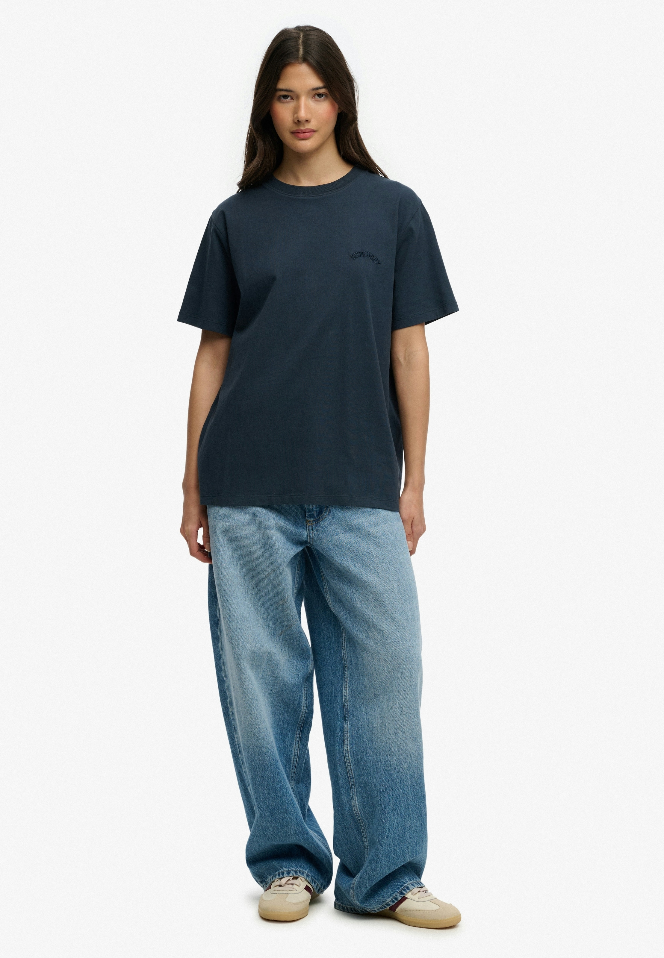 Superdry T-shirt »ESSENTIAL LOGO LOOSE TEE« avec encolure ronde, sans fermeture, coupe décontractée, manches courtes