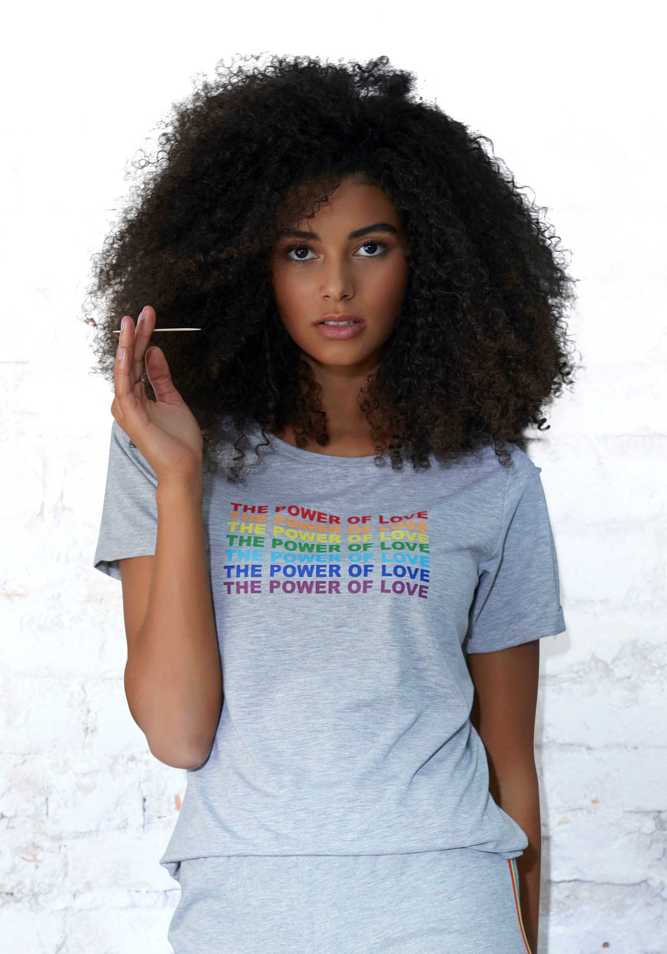 Image of LASCANA T-Shirt »Pride«, mit 'Power of Love' Frontdruck bei Ackermann Versand Schweiz