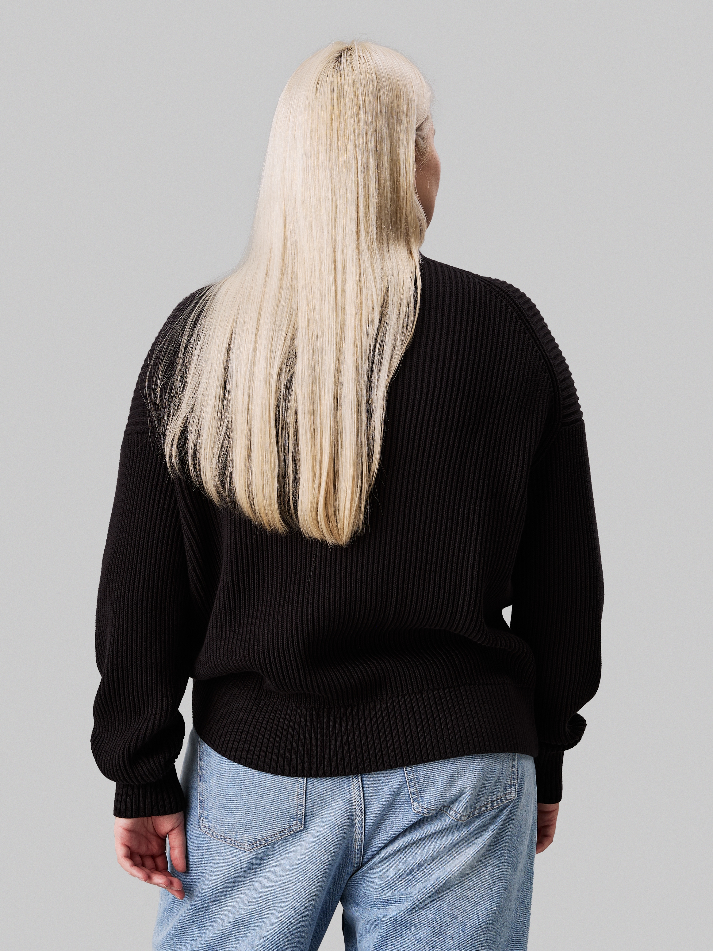 Calvin Klein Jeans Plus Stehkragenpullover »PLUS WOVEN LABEL LOOSE SWEATER«, in Grossen Grössen und mit Logopatch