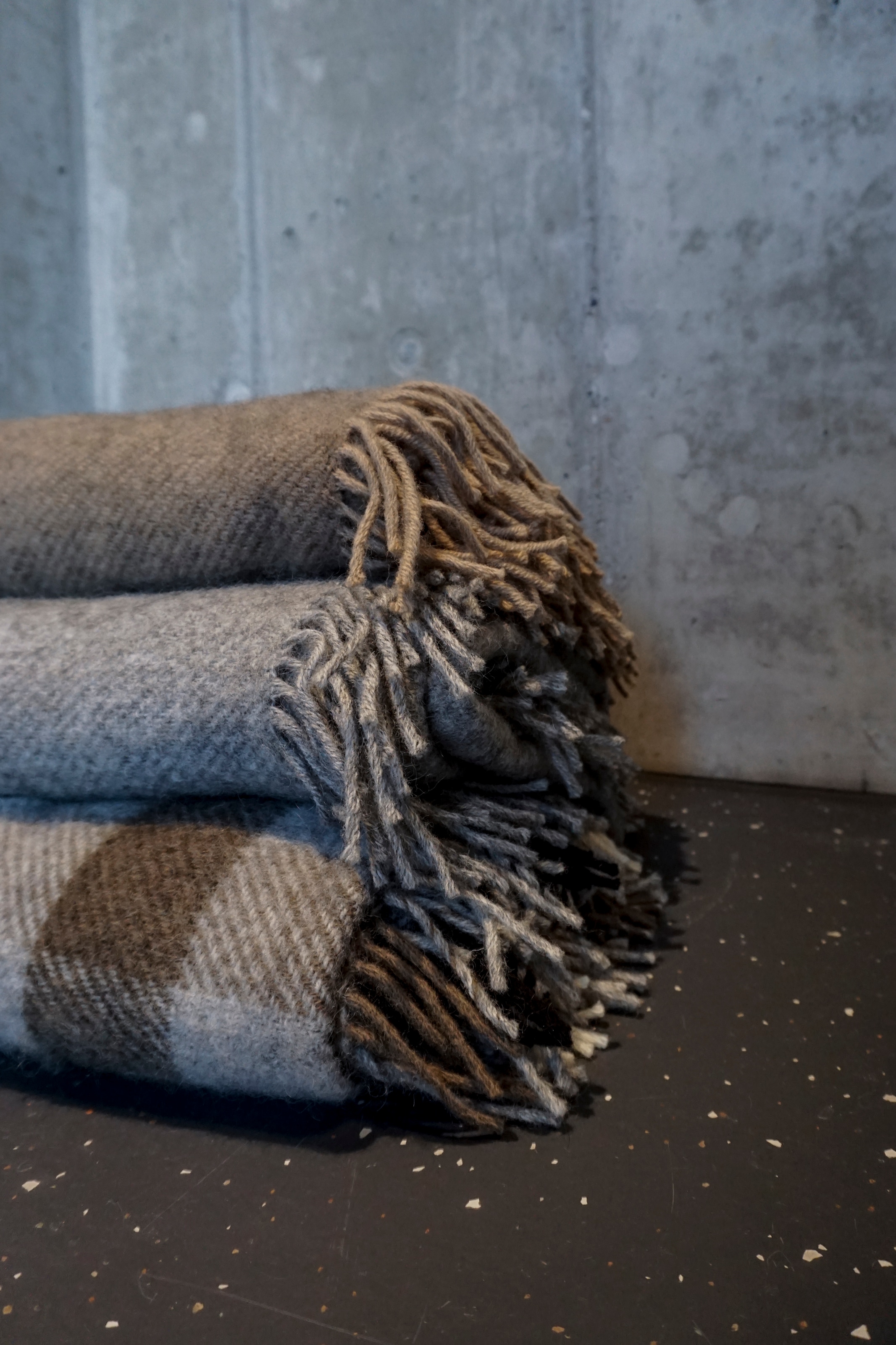 Heitmann Felle Couverture en laine »Wool« laine pure, 130x200 cm, avec franges, à carreaux ou uni, salon