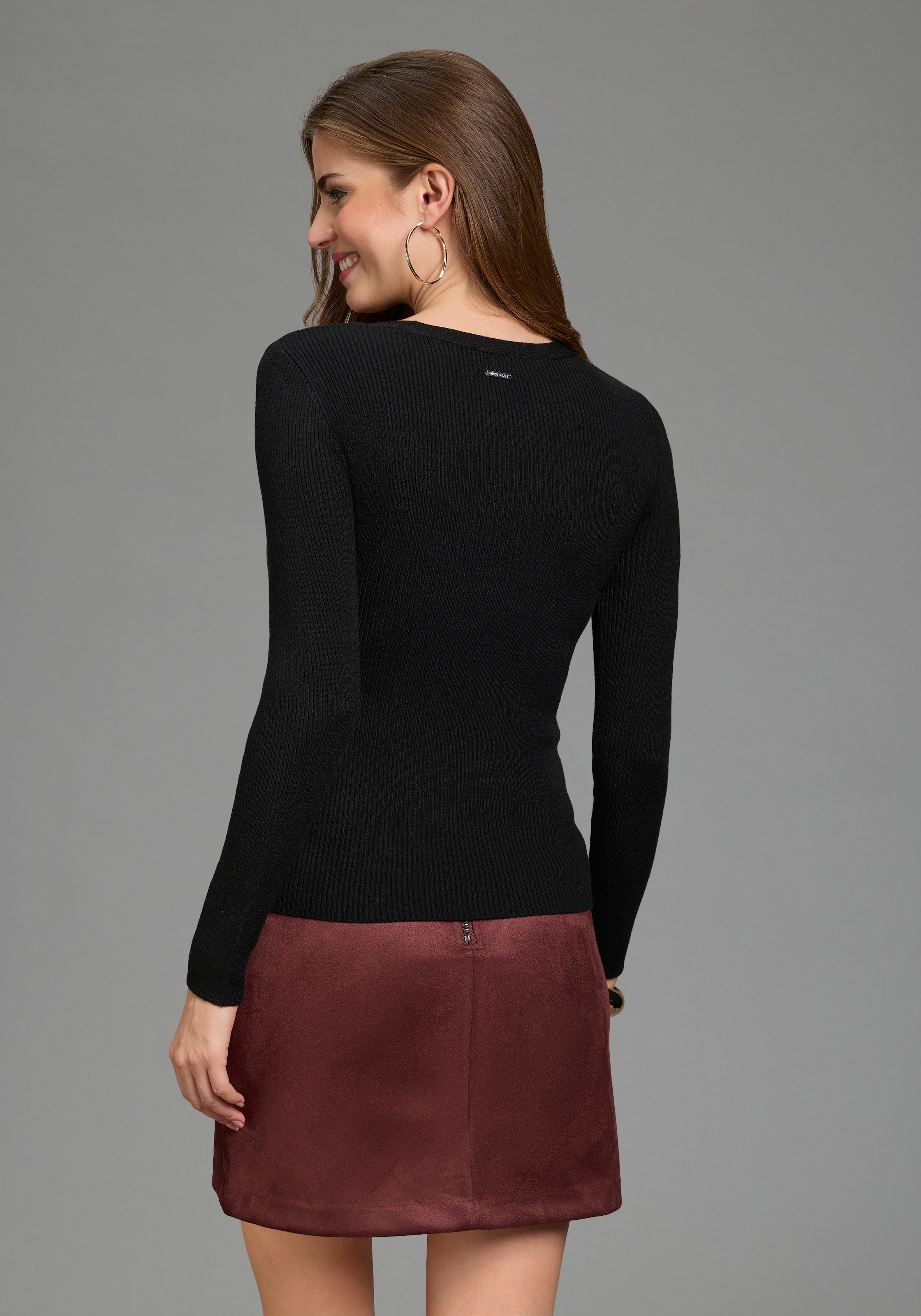 Laura Scott Strickpullover »figurbetonte Passform, hüftlange Schnittform, aus Rippstrick« mit femininen Cut-Outs, aus weicher Viskosemischung