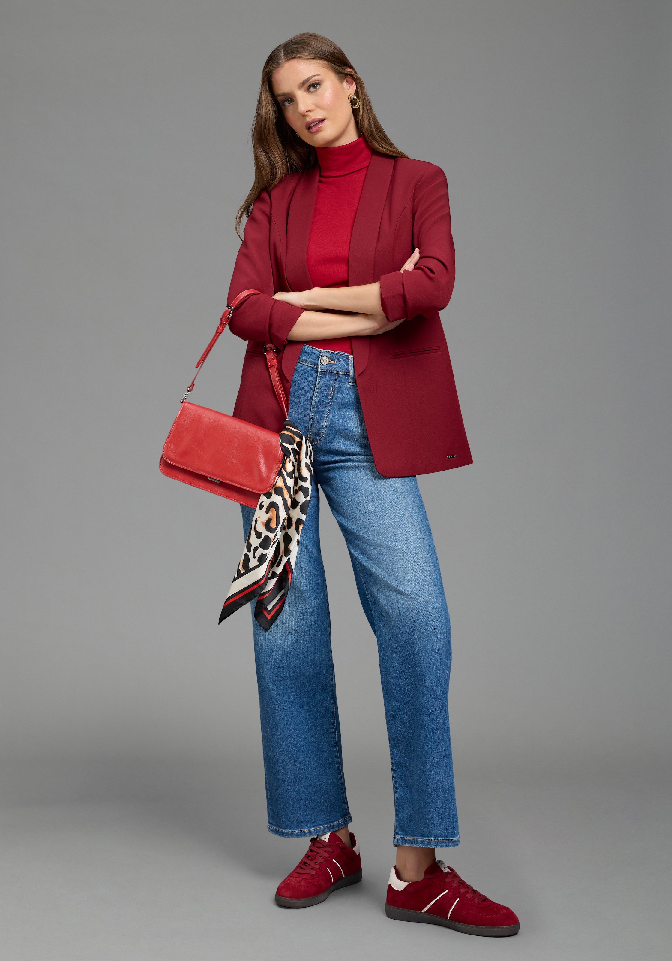 Laura Scott Foulard au look féminin avec léopard et bandes contrastées