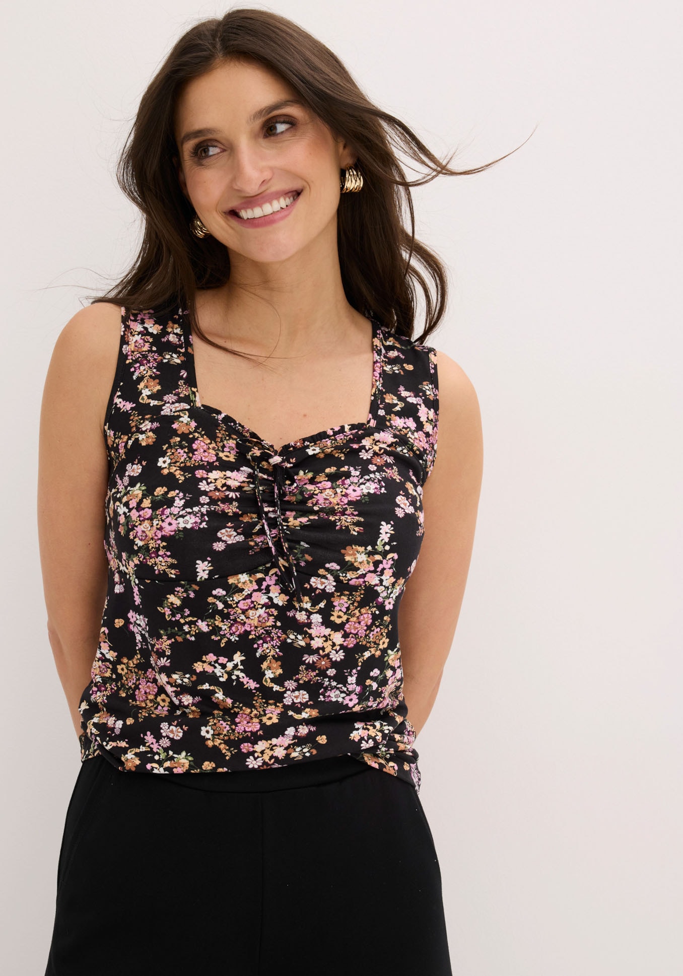 Image of bonprix Shirttop "Top aus Viskose-Mix" ärmellos, figurbetont, feminin, eckiger Ausschnitt mit Deko-Schleife