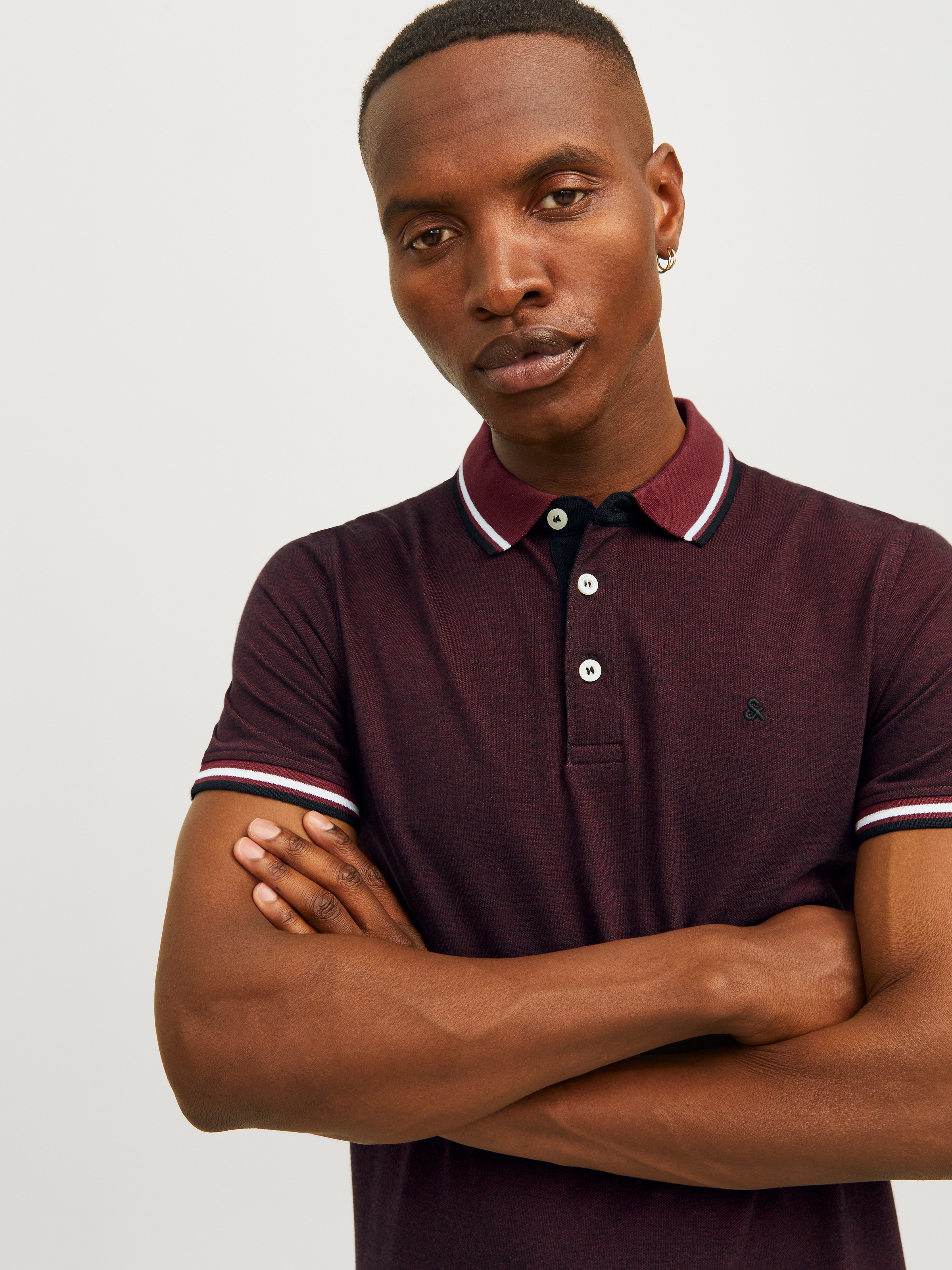 Jack & Jones Poloshirt »JJEPAULOS  Poloshirt mit klassischem Kragen und figurbetonter Form« Logostickerei, modisch, schmal, Baumwolle, Polokragen