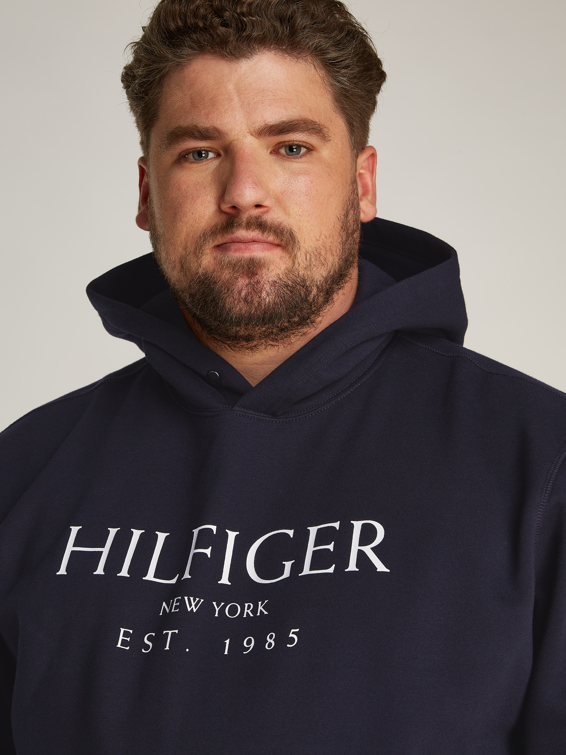 Tommy Hilfiger Big & Tall Hoodie »BT-BIG HILFIGER HOODY-B«, in Grossen Grössen, mit Logostickerei am Ärmel