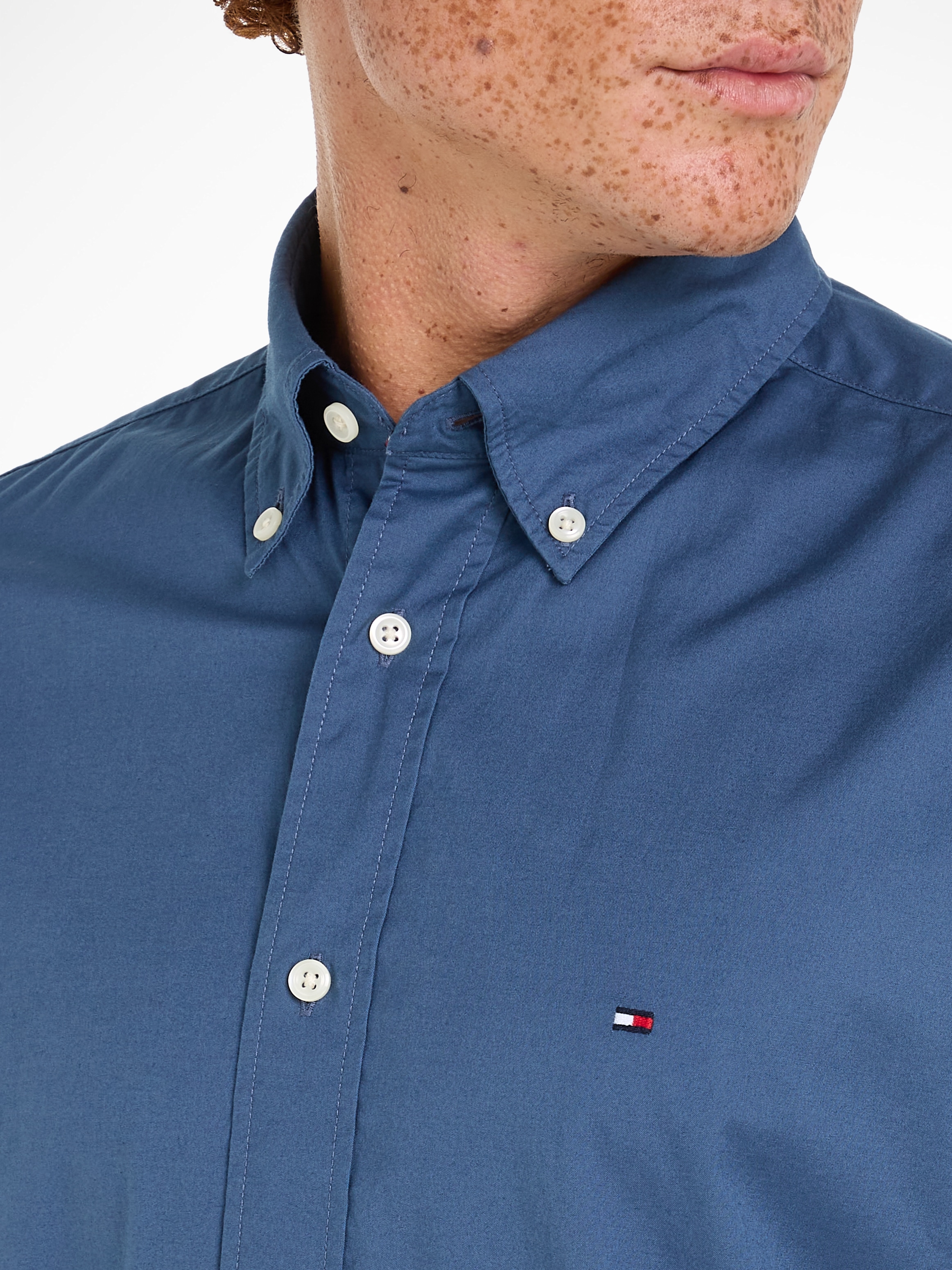 Tommy Hilfiger Langarmhemd »FLEX POPLIN RF SHIRT«, mit Tommy Hilfiger Labelschild innen an der Knopfleiste