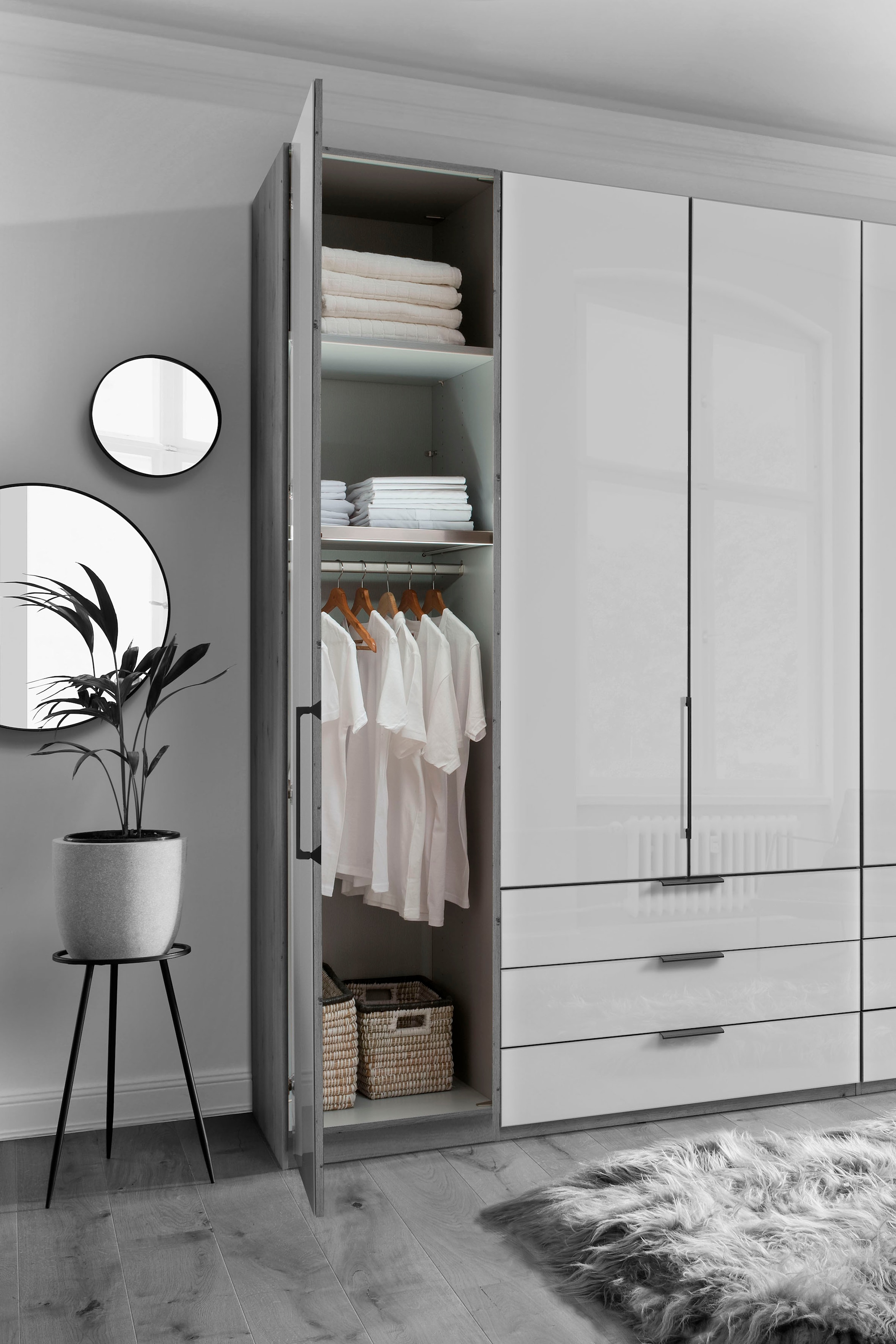 WIEMANN Armoire à portes battantes »Monaco« mit Glasfront sowie hochwertige Beschläge inkl. Dämpfung