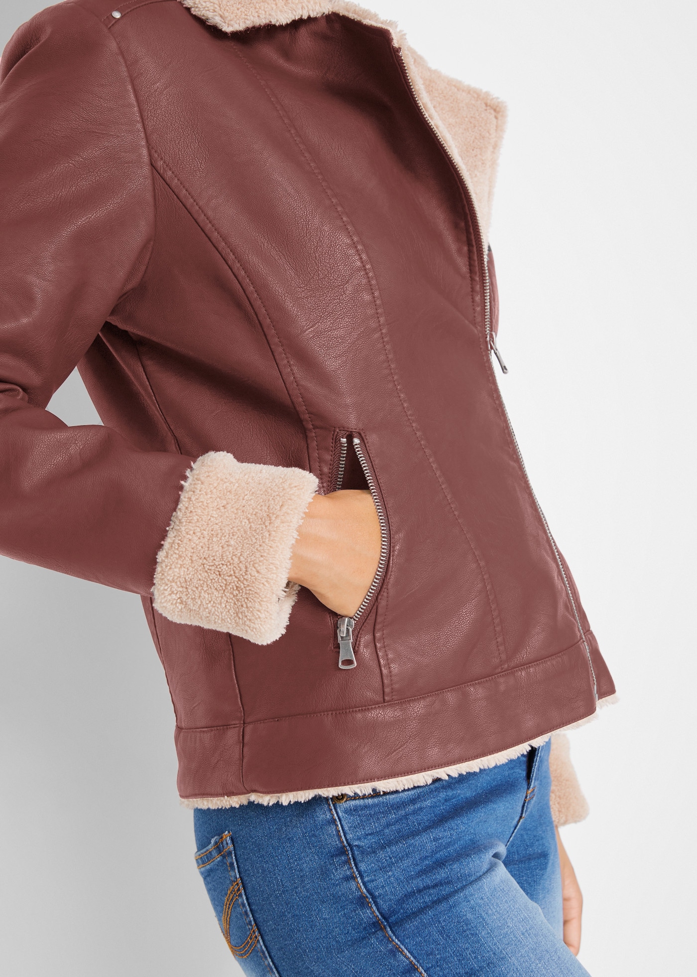 bonprix Veste en imitation cuir »Lederimitat-Jacke, gefüttert« style biker moderne, avec doublure en fausse fourrure Teddy, coupe confortable