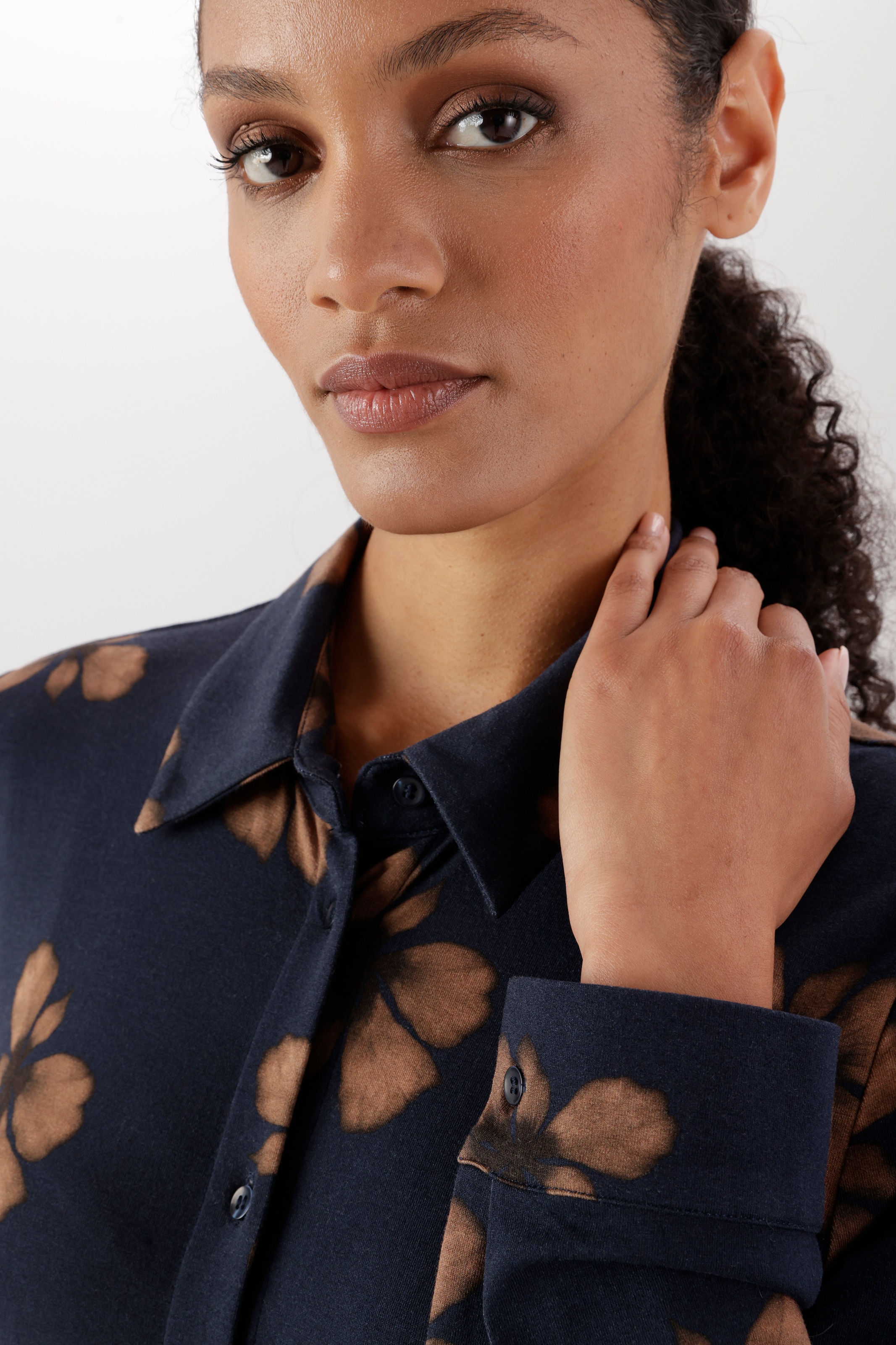 Aniston SELECTED Midikleid mit Blumenblüten-Print und abnehmbaren Bindeband - NEUE KOLLEKTION