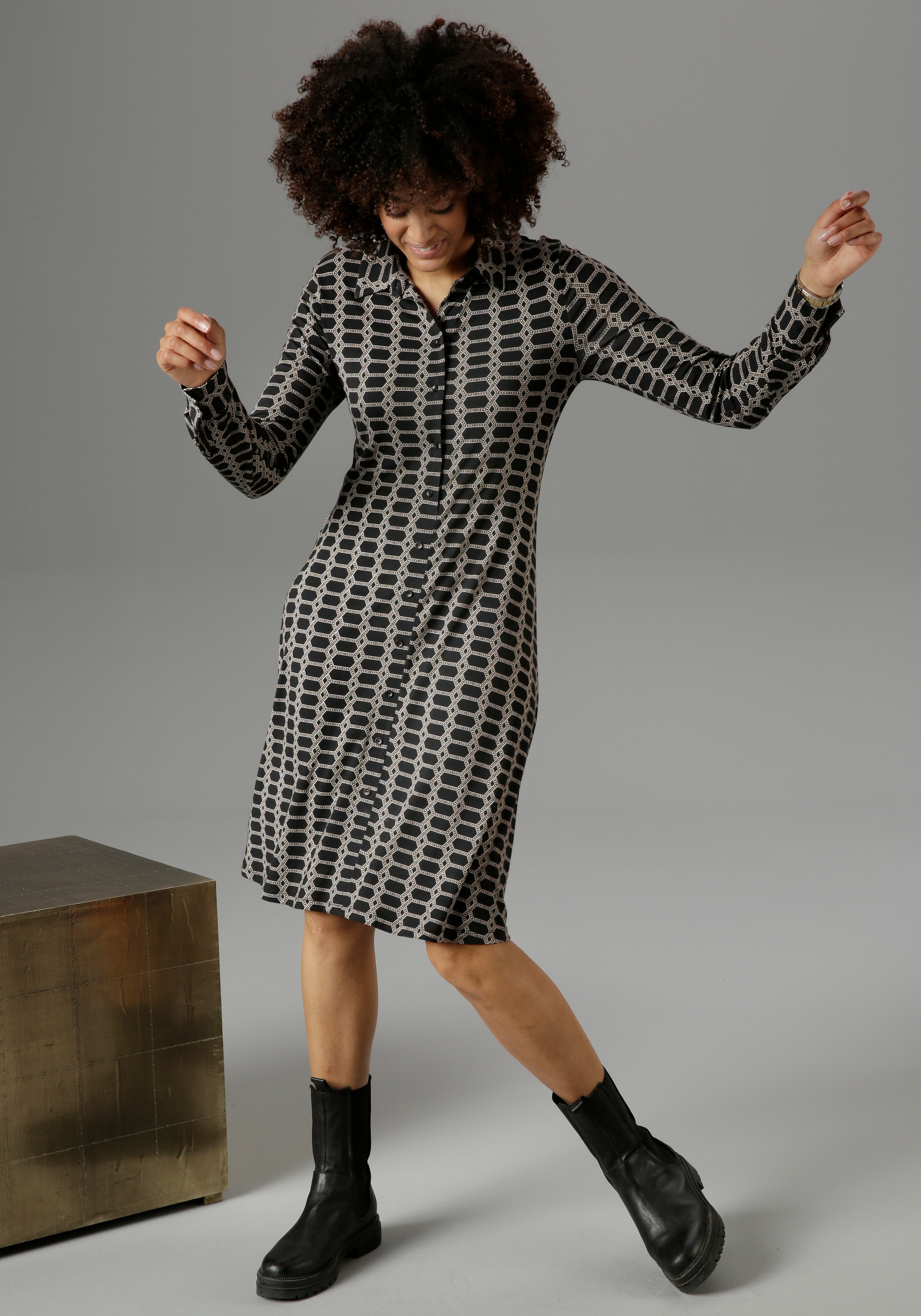 Image of Aniston SELECTED Hemdblusenkleid, im Kettendruck bei Ackermann Versand Schweiz