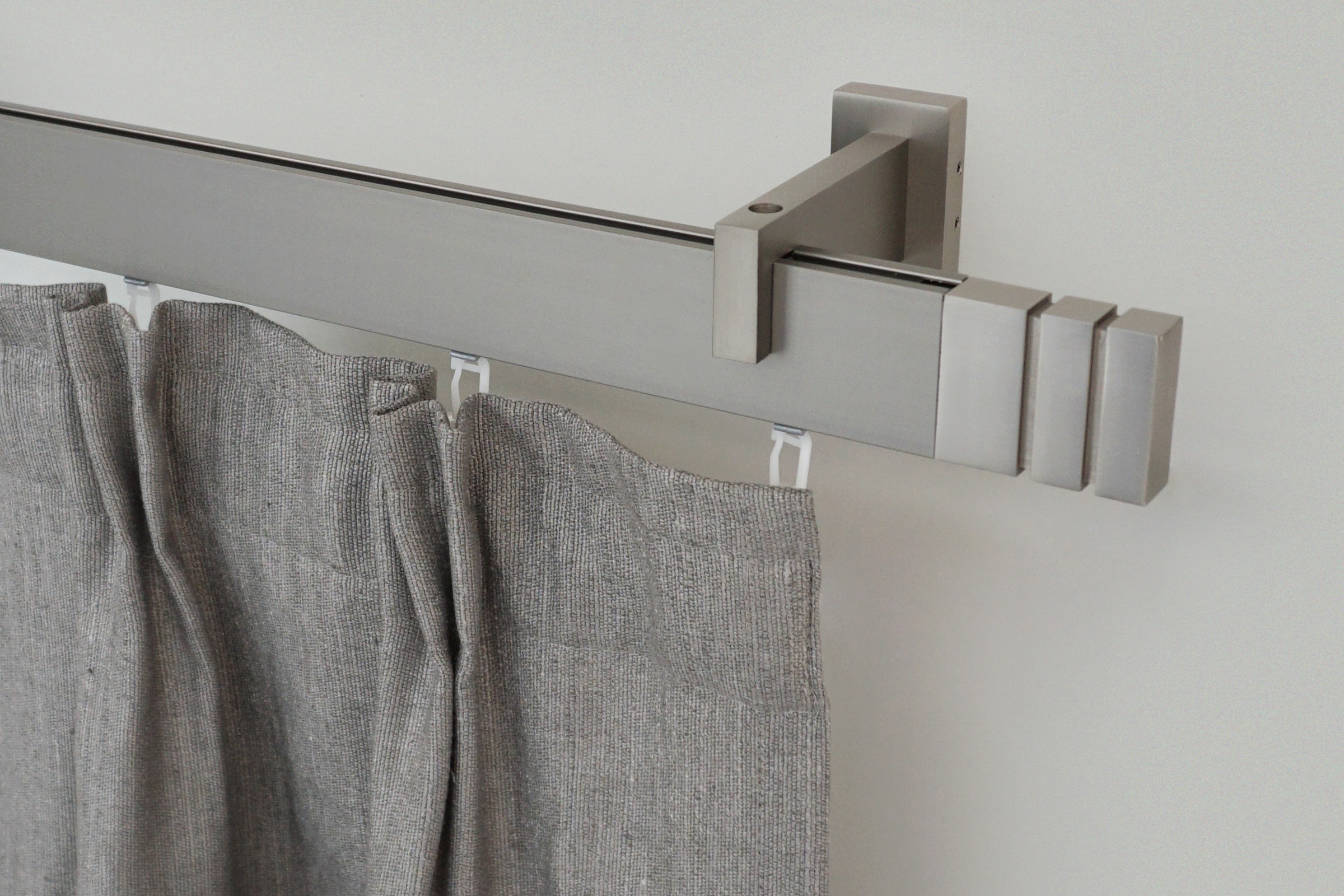 Image of GARESA Gardinenstange "FLAT" 1 läufig-läufig Wunschmasslänge Rechteckprofil, Wandmontage, perfekter Lauf, modern, verlängerbar