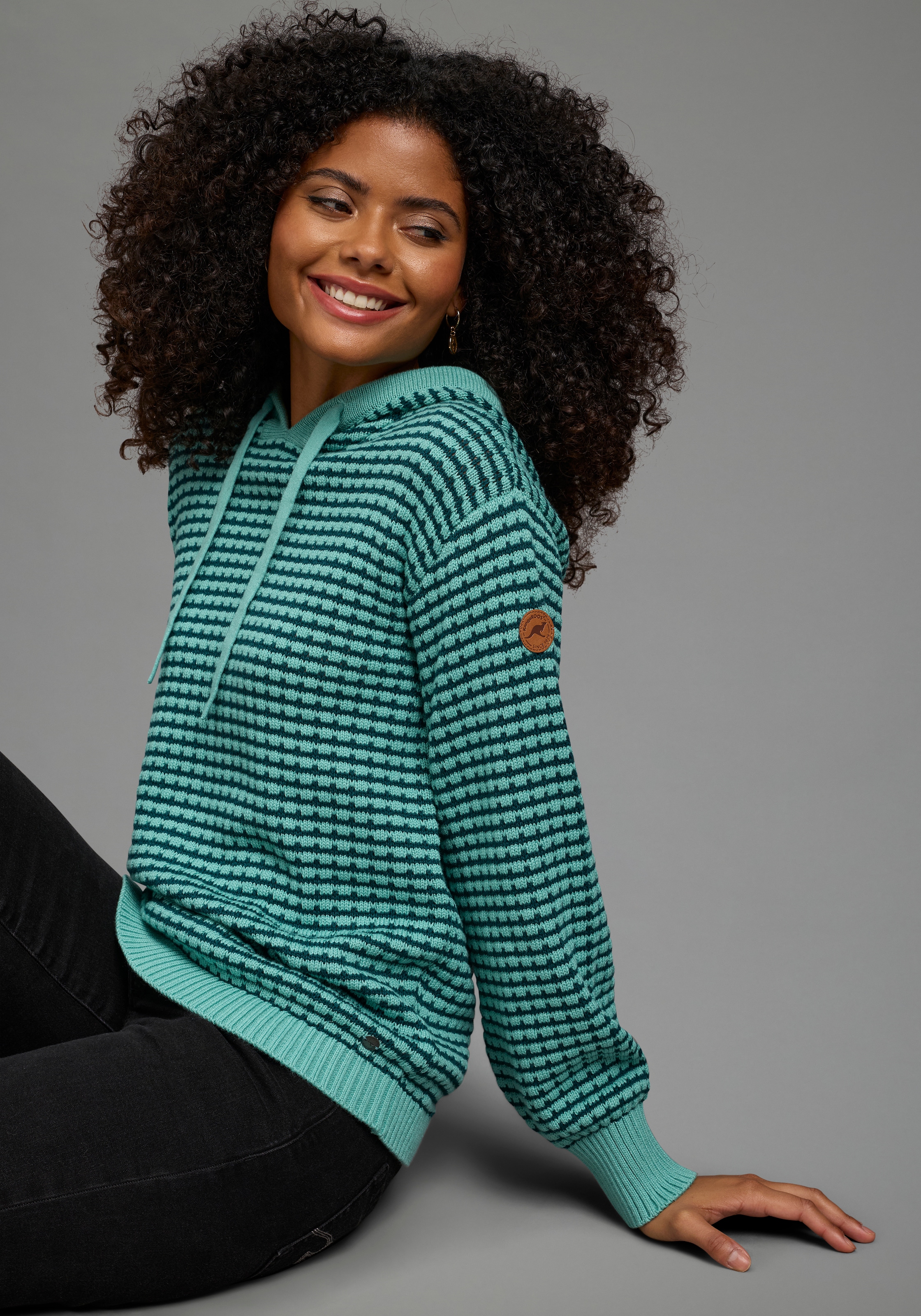 KangaROOS Strickpullover mit Kapuze und Kordelzug, Oversize-Passform, hüftlange Schnittform