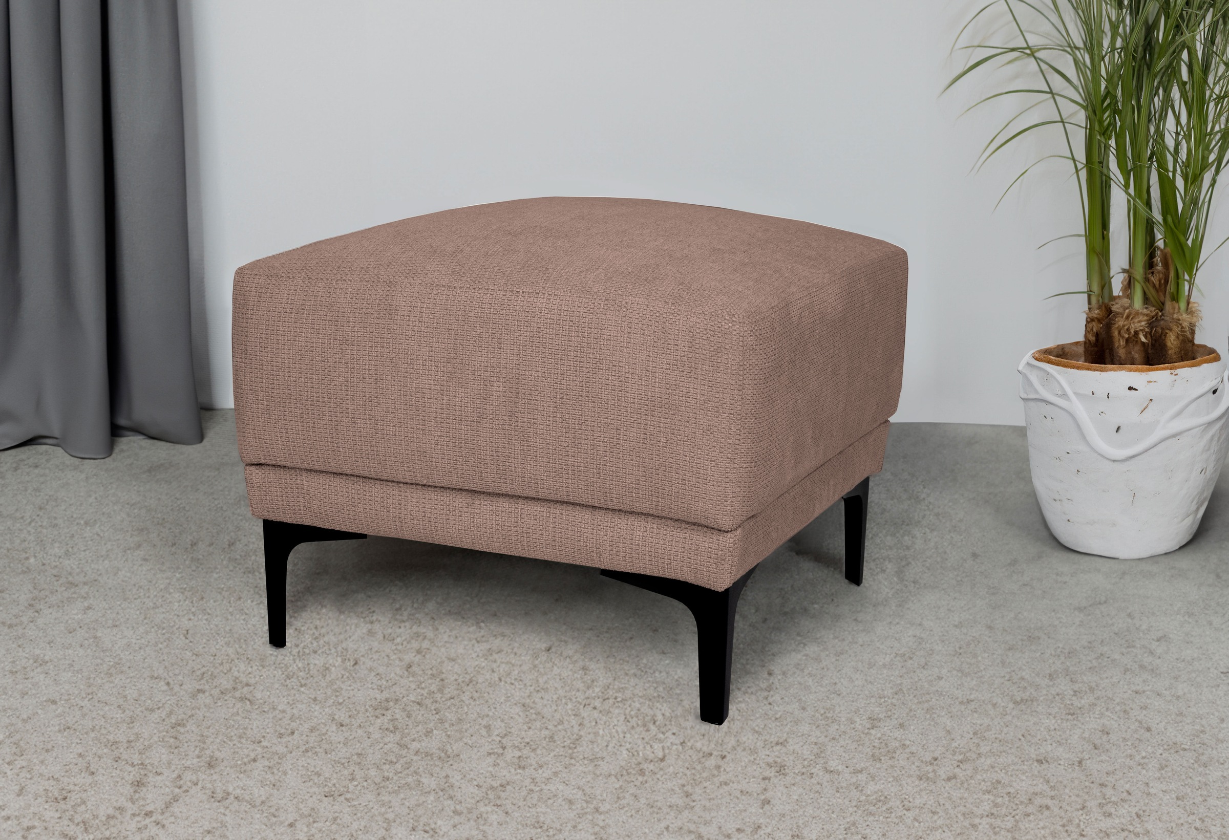 Places of Style Polsterhocker »Xander«, Breite 58 cm, Soft-Touch Chenille, schwarze Metallfüsse