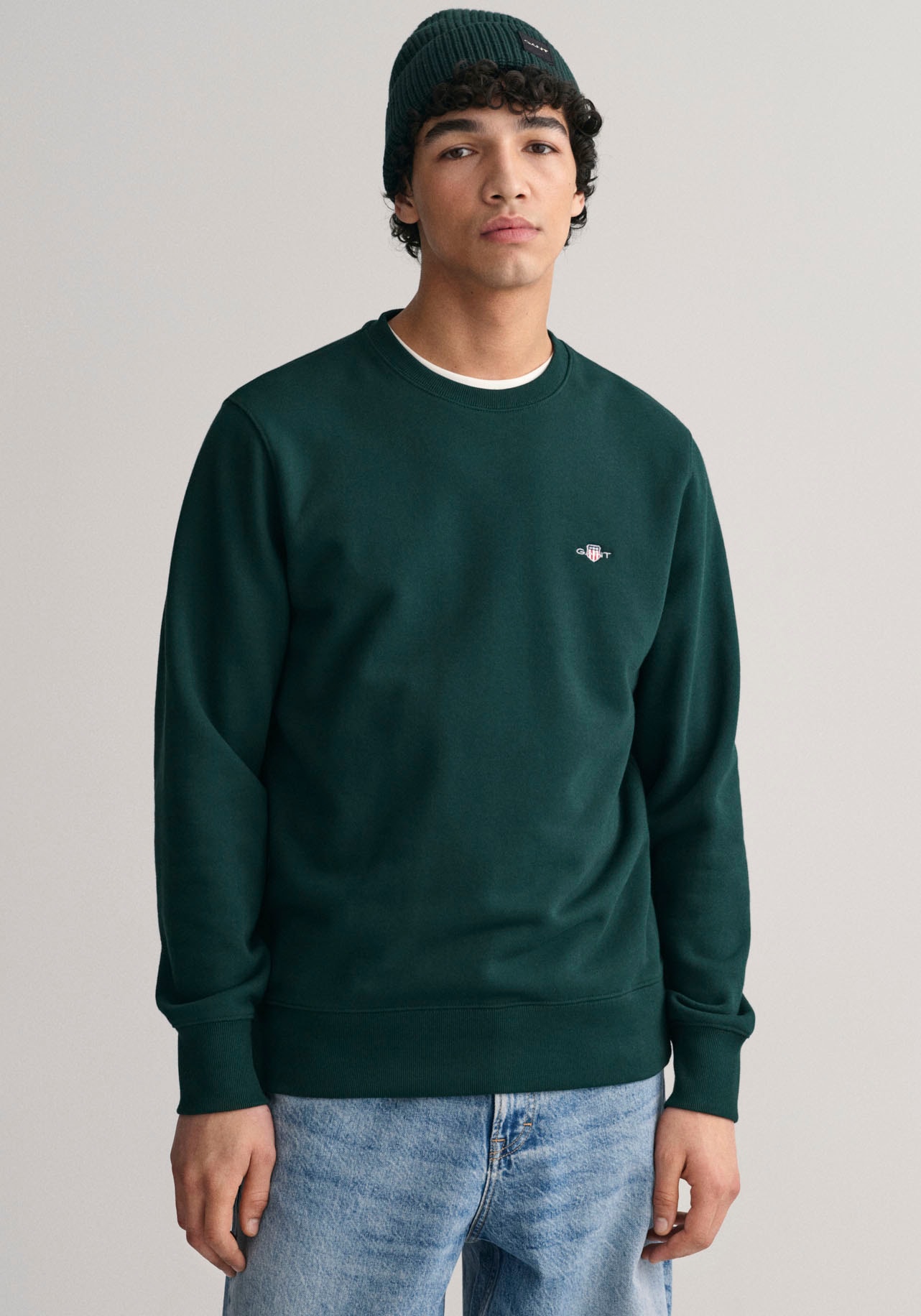 Gant Sweatshirt »REG SHIELD C-NECK SWEAT«, mit Logostickerei auf der Brust