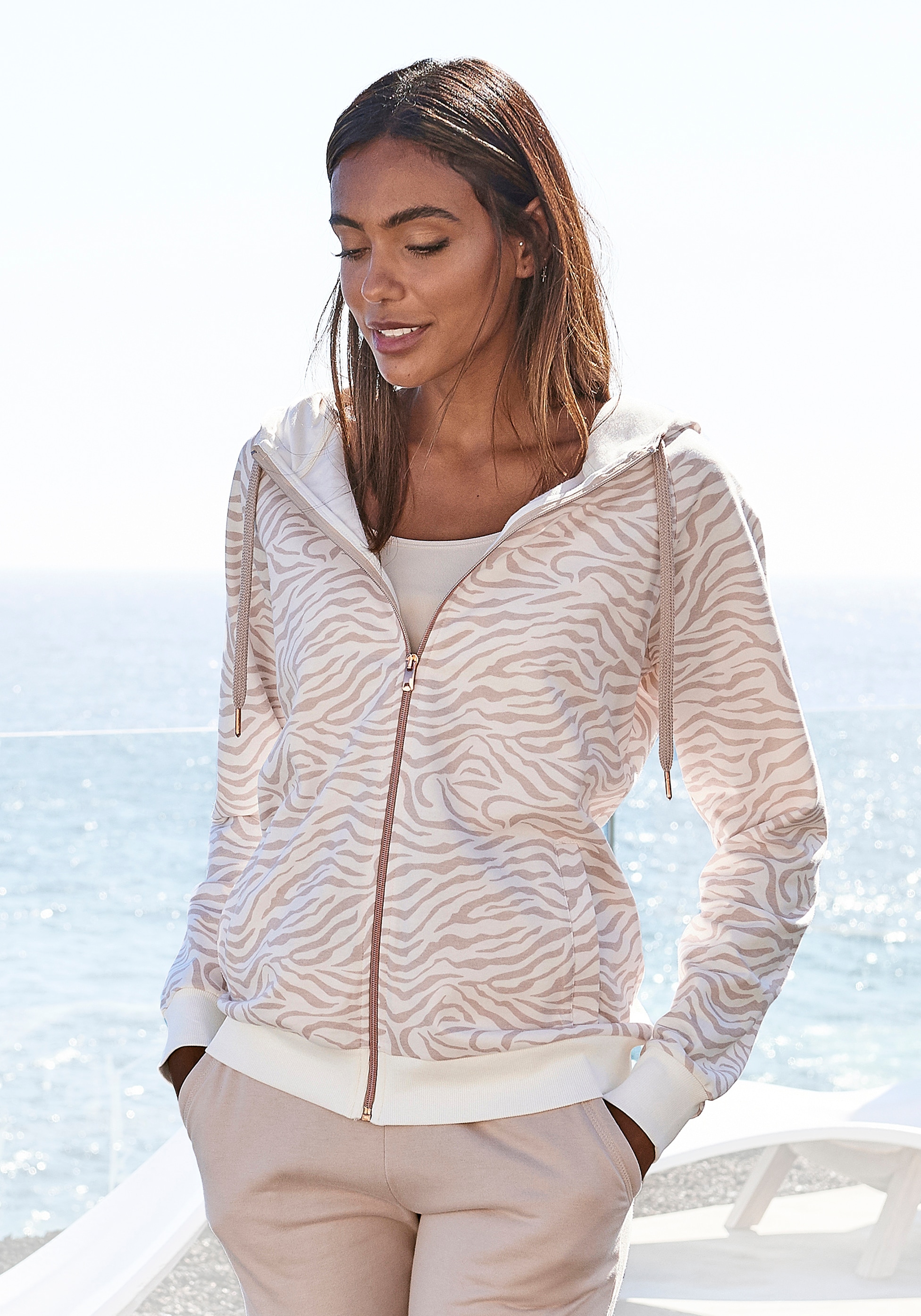Image of LASCANA Kapuzensweatjacke Sweatshirtjacke mit Details in Roségold, Loungewear