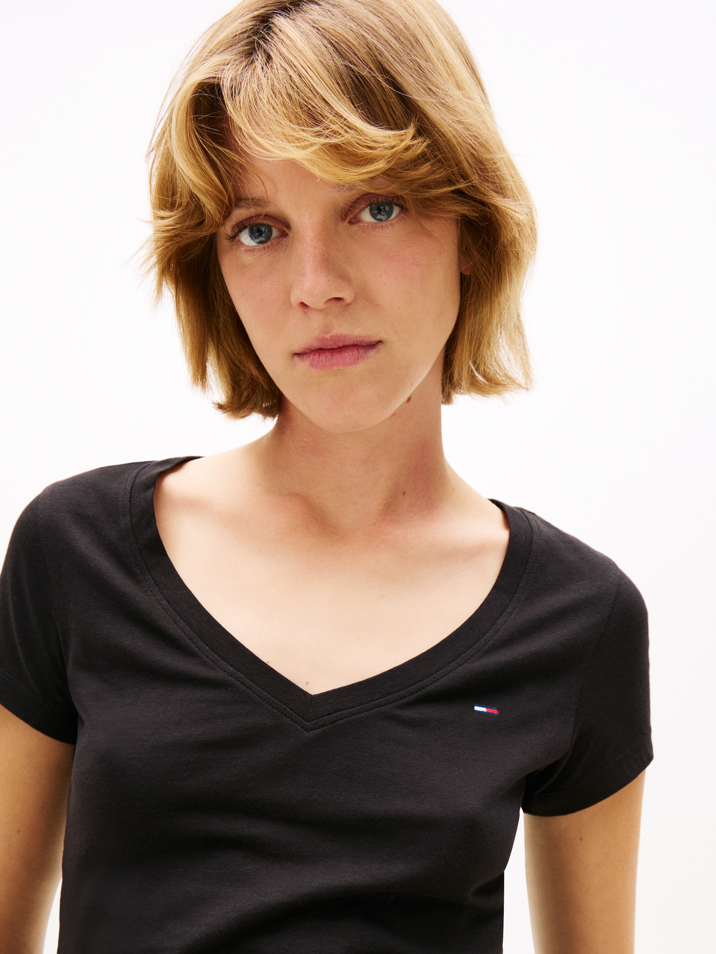 Tommy Jeans T-shirt »TJW 2PACK V-NECK TEE« Paquet, pack de 2, 2 cuis avec broderie du logo