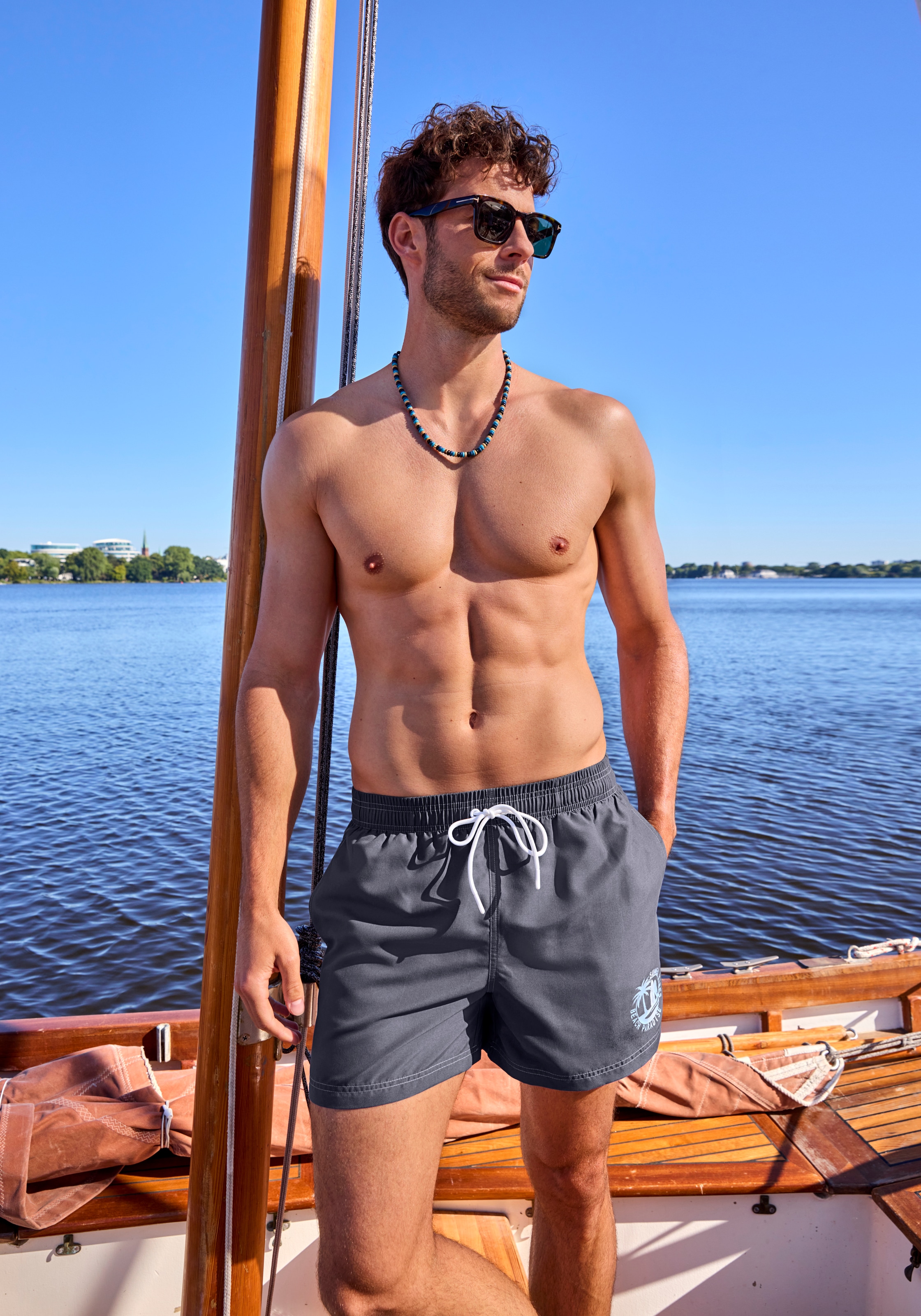 Image of John Devin Badeshorts mit platziertem Druck