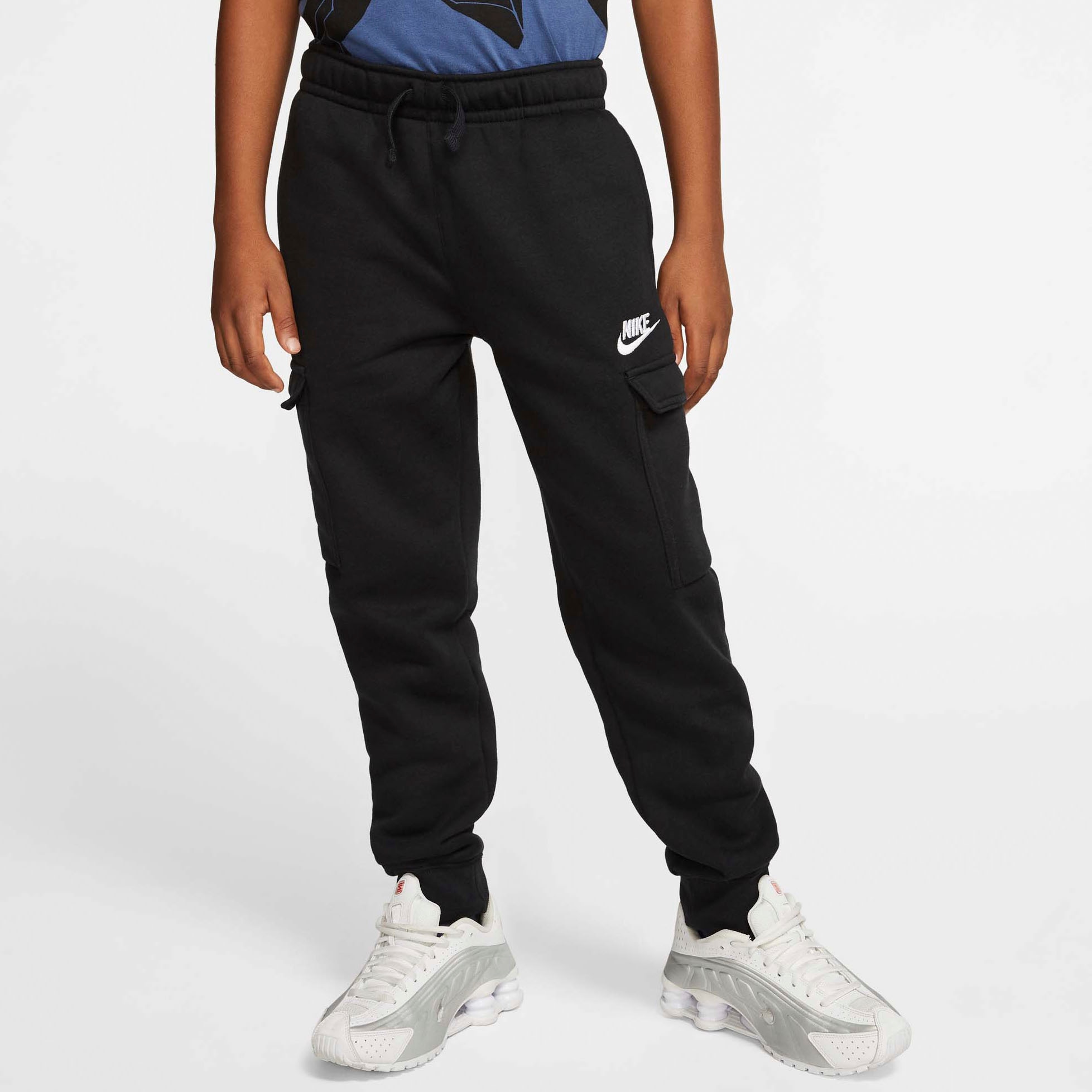 Entdecke Nike Sportswear Jogginghose »Club (Boys\') Cargo auf Pants« Kids\' Big