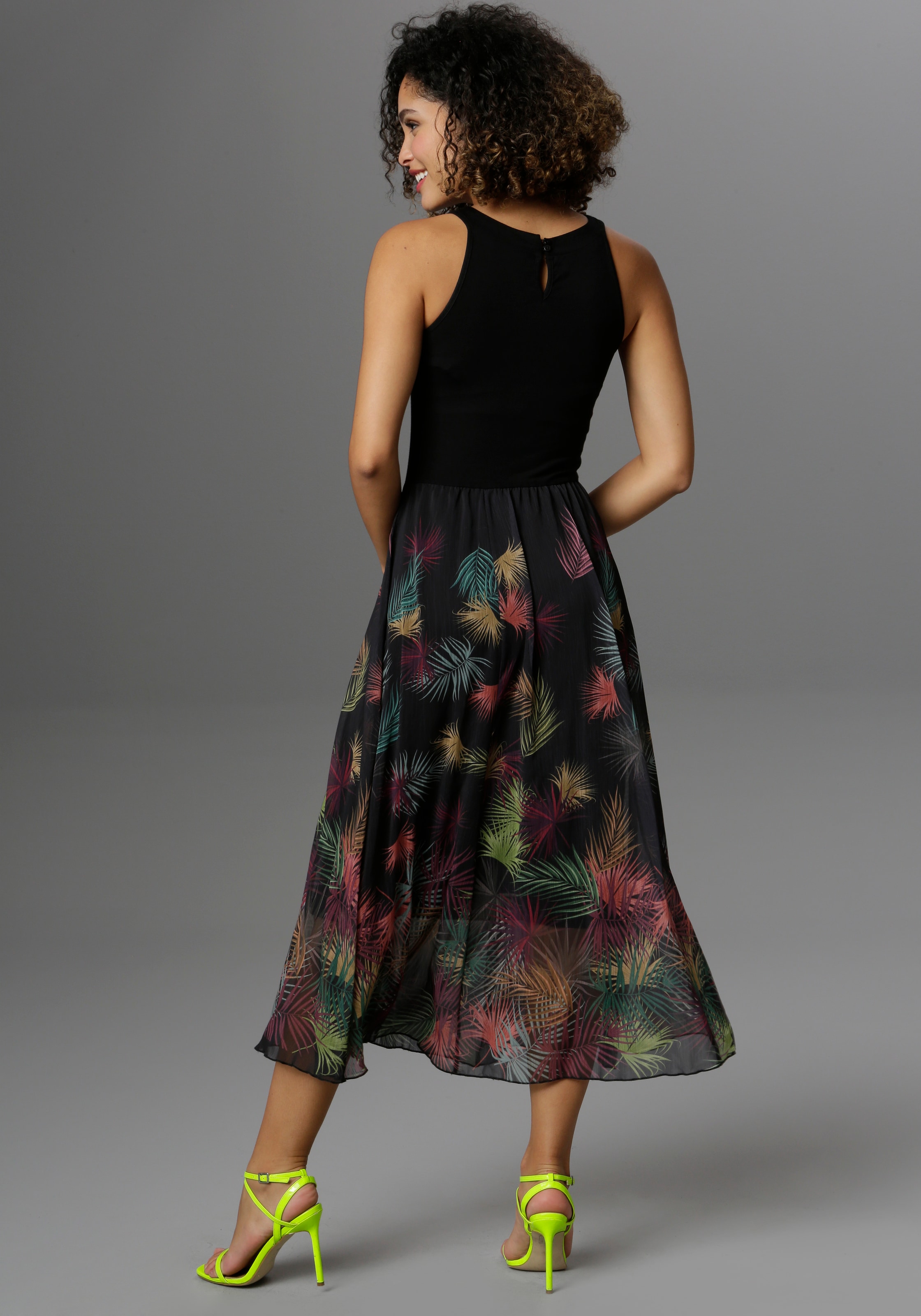 SELECTED versandkostenfrei Blätterdruck Aniston mit buntem Sommerkleid, bestellen ♕