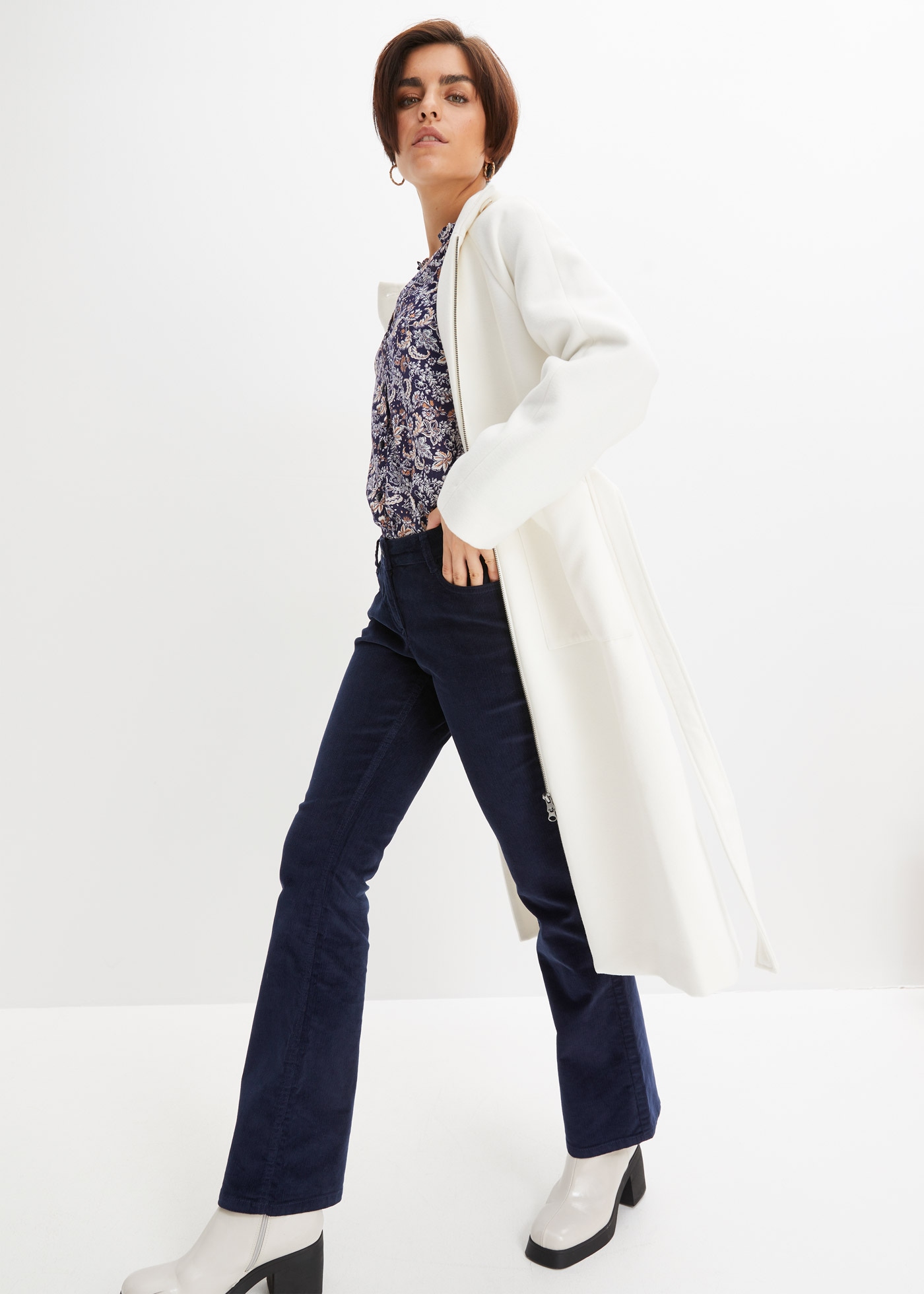 bonprix Cordhose »Stretch-Cordhose, Bootcut«  aus Baumwolle mit Elasthan, Regular Fit, Bootcut-Beinform