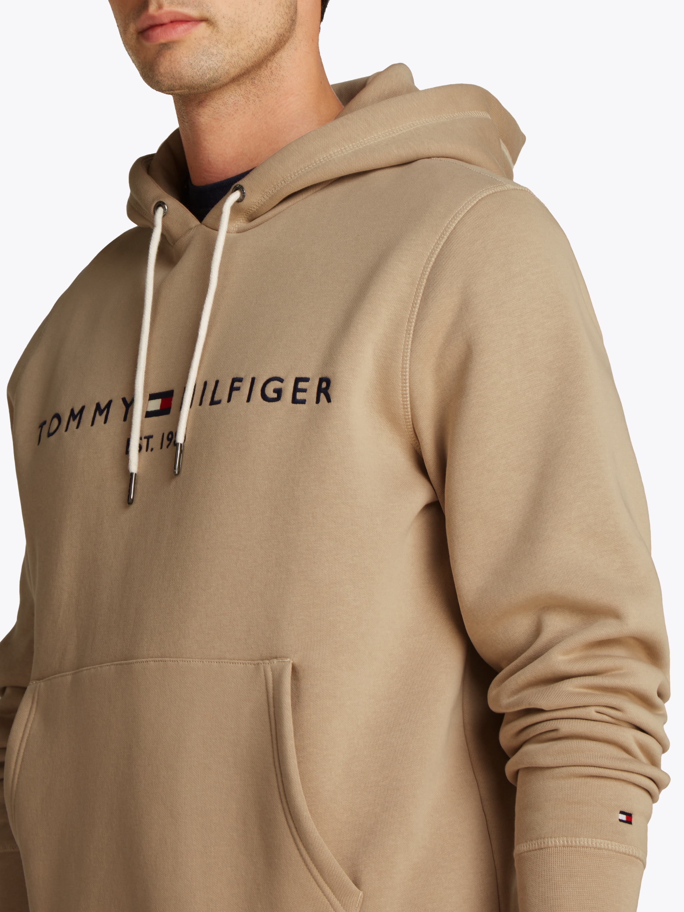 Tommy Hilfiger Kapuzensweatshirt »TOMMY LOGO HOODY«, mit Kapuze und Kängurutasche