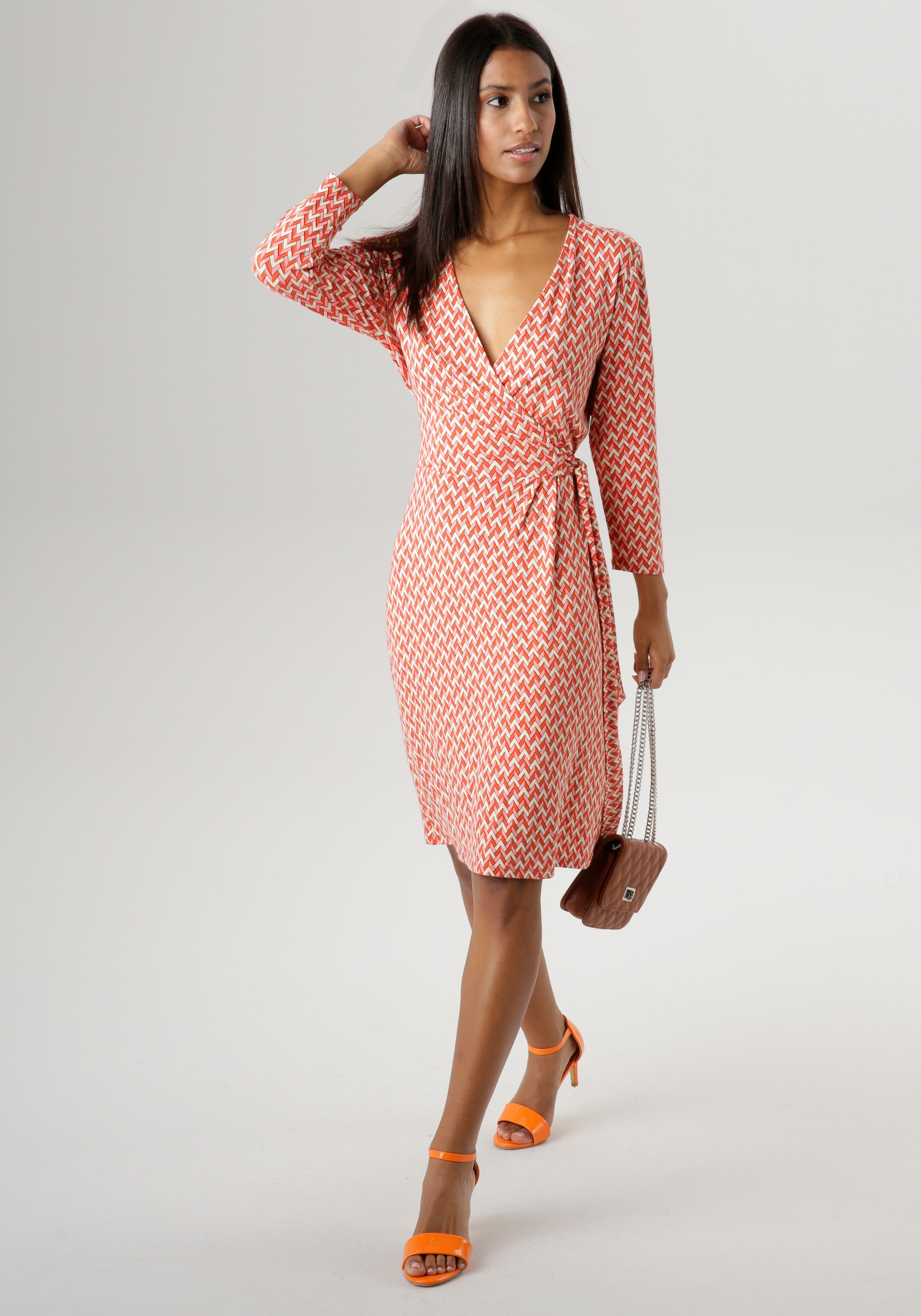 Aniston SELECTED Jerseykleid, mit geometrischem Muster und seitlichem Bindedetail im Sale-Aniston SELECTED 1