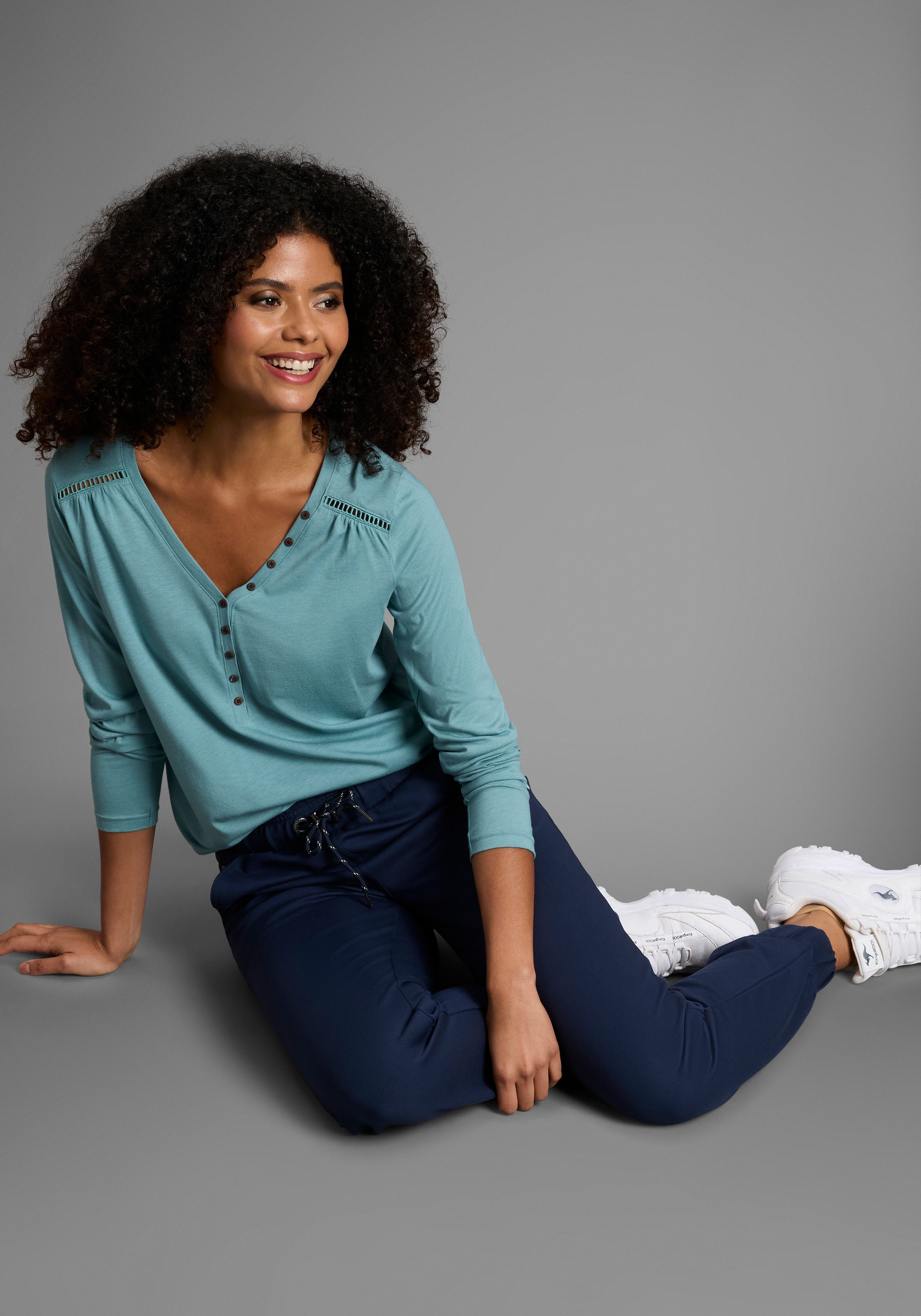 KangaROOS T-shirt à manches longues mit Knopfleiste und süssen Details