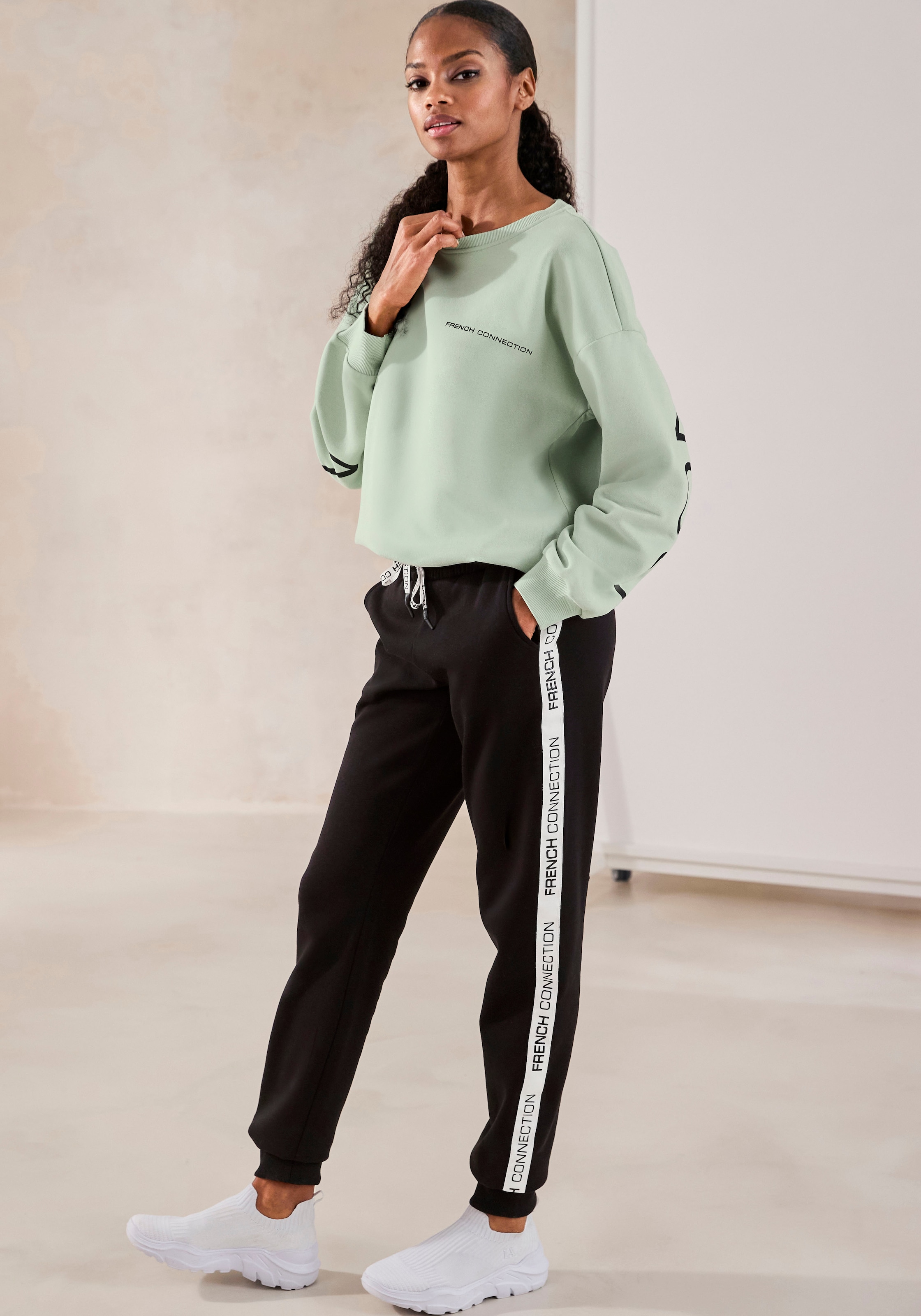 French Connection Sweatshirt, mit grossem Logodruck auf dem Rücken