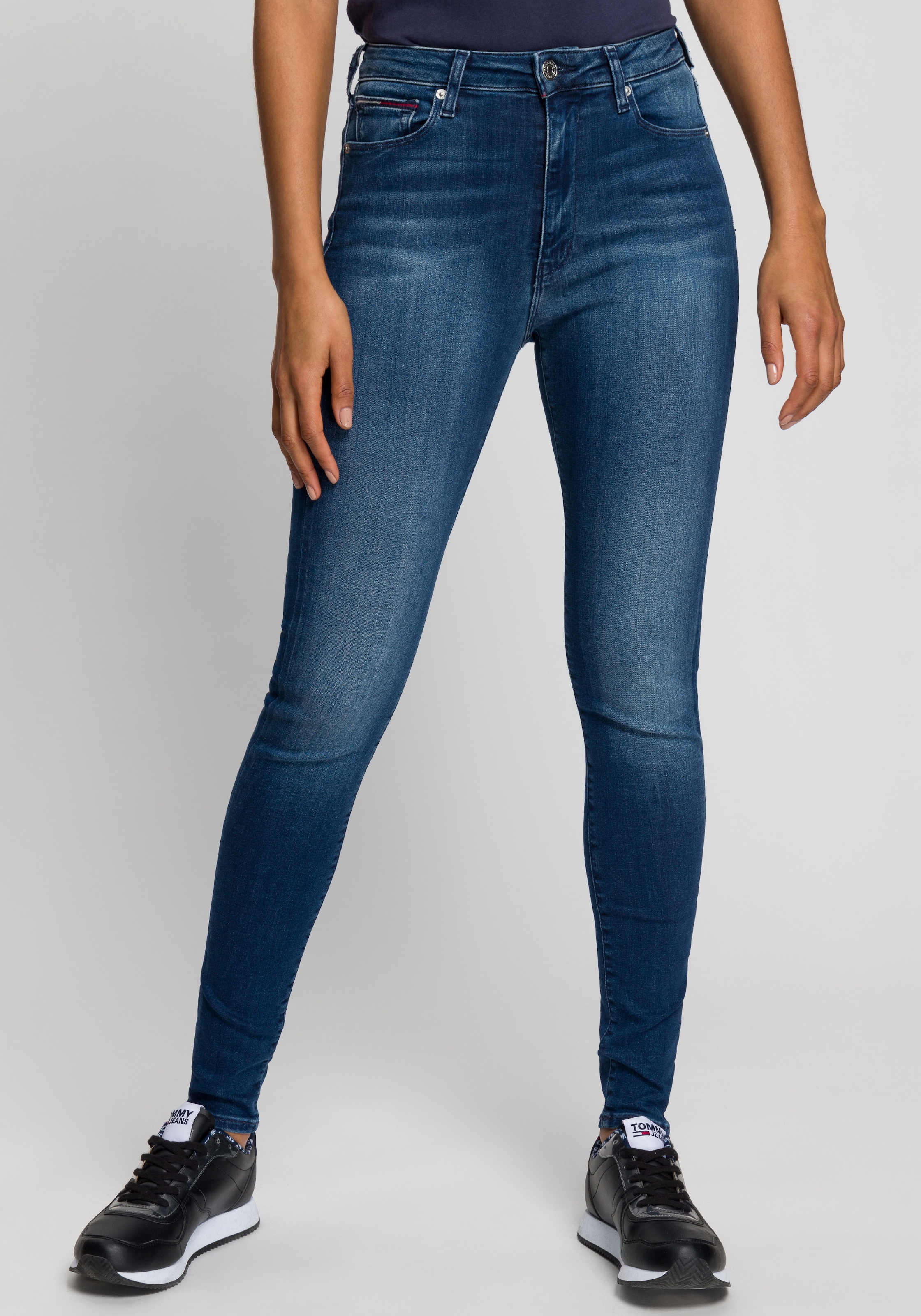 ♕ Tommy Jeans Skinny-fit-Jeans SUPER und bestellen »SYLVIA HR Hochwertige SKNY«, bequemen einen Sitz. versandkostenfrei perfekten für Materialien