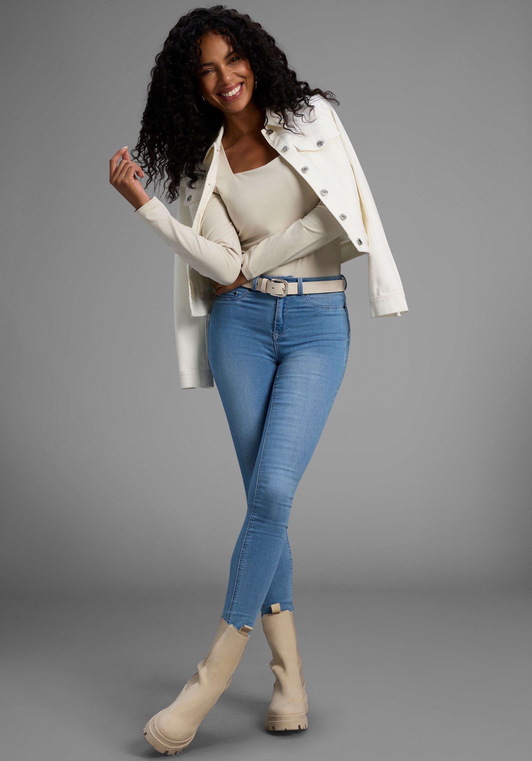 Laura Scott Langarmbody , mit modischem  Karree-Ausschnitt - NEUE KOLLEKTION