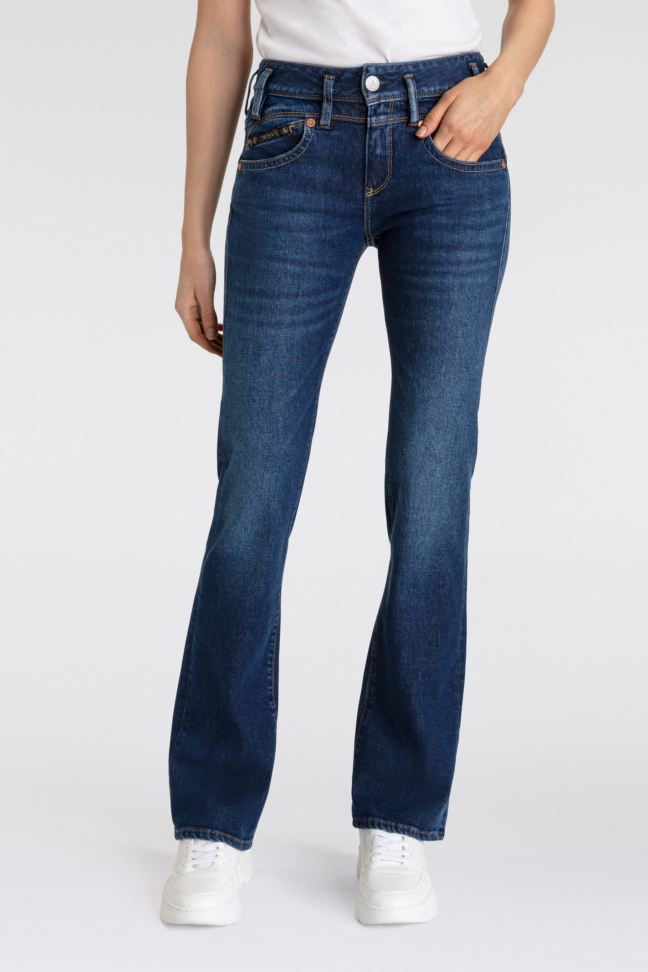 Herrlicher Bootcut-Jeans »Pearl Boot Recycled Denim«, mit markantem Bund