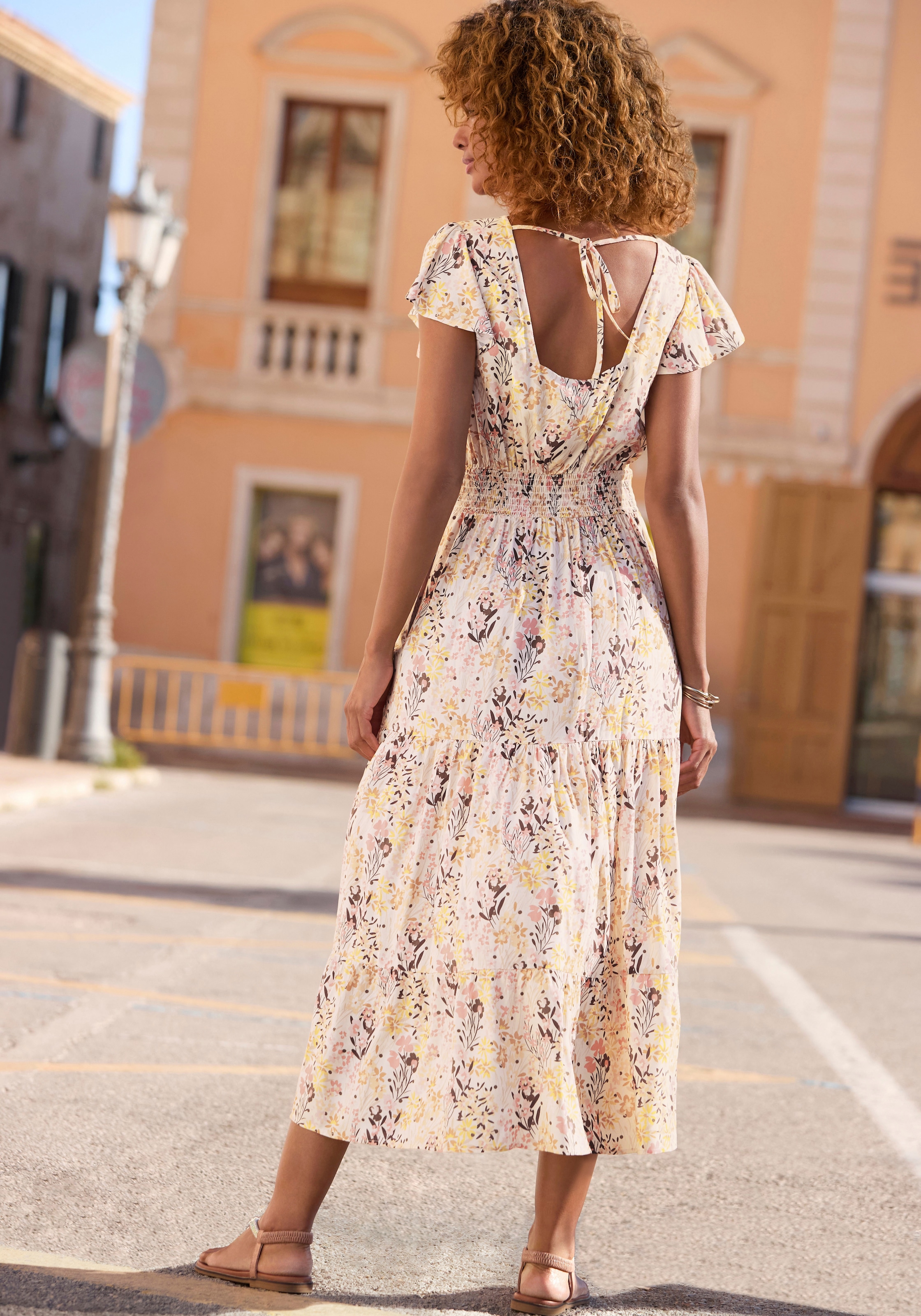 Vivance Robe midi »mit Blümchendruck und Flügelärmeln« Poches dans les coutures latérales Elegantes Sommerkleid aus Webware, Blumenkleid, Druckkleid