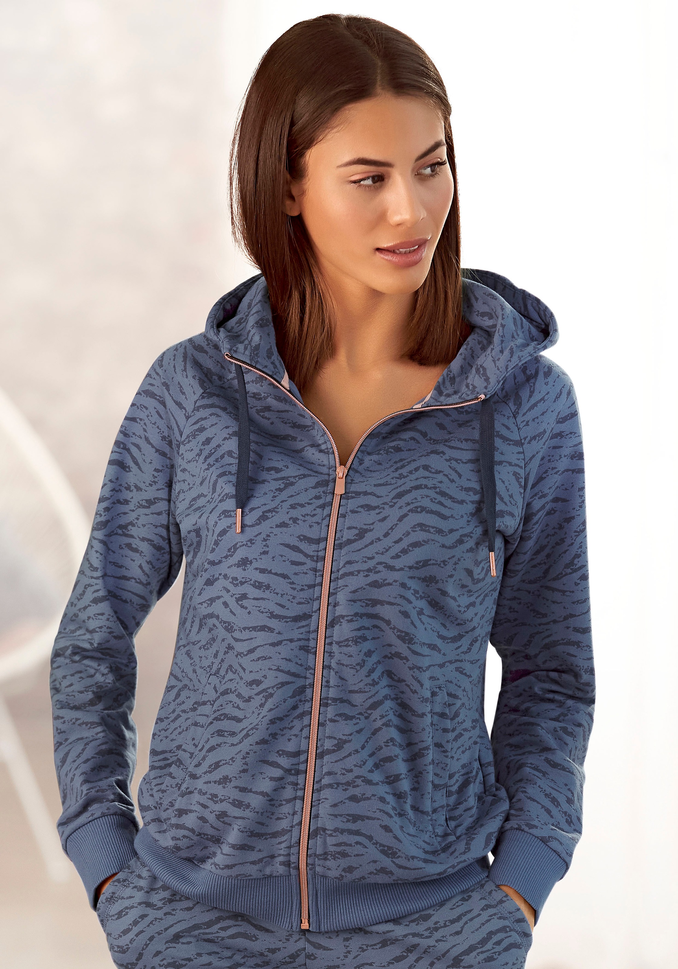 Image of LASCANA Kapuzensweatjacke bei Ackermann Versand Schweiz